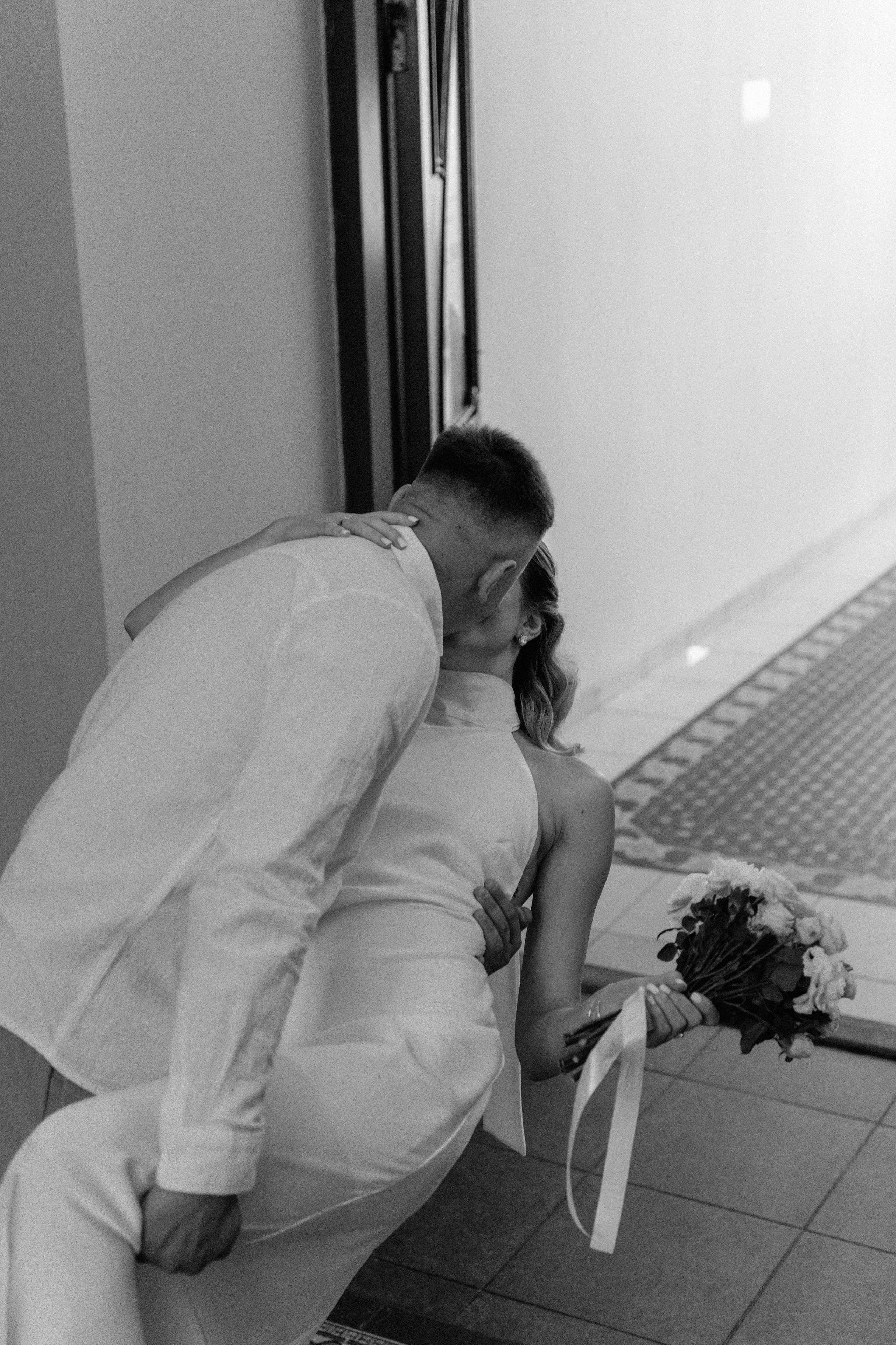 Любовь в одном знаменитом подъезде Минска. Ваш семейный фотограф в Минске — Вика Трегубова