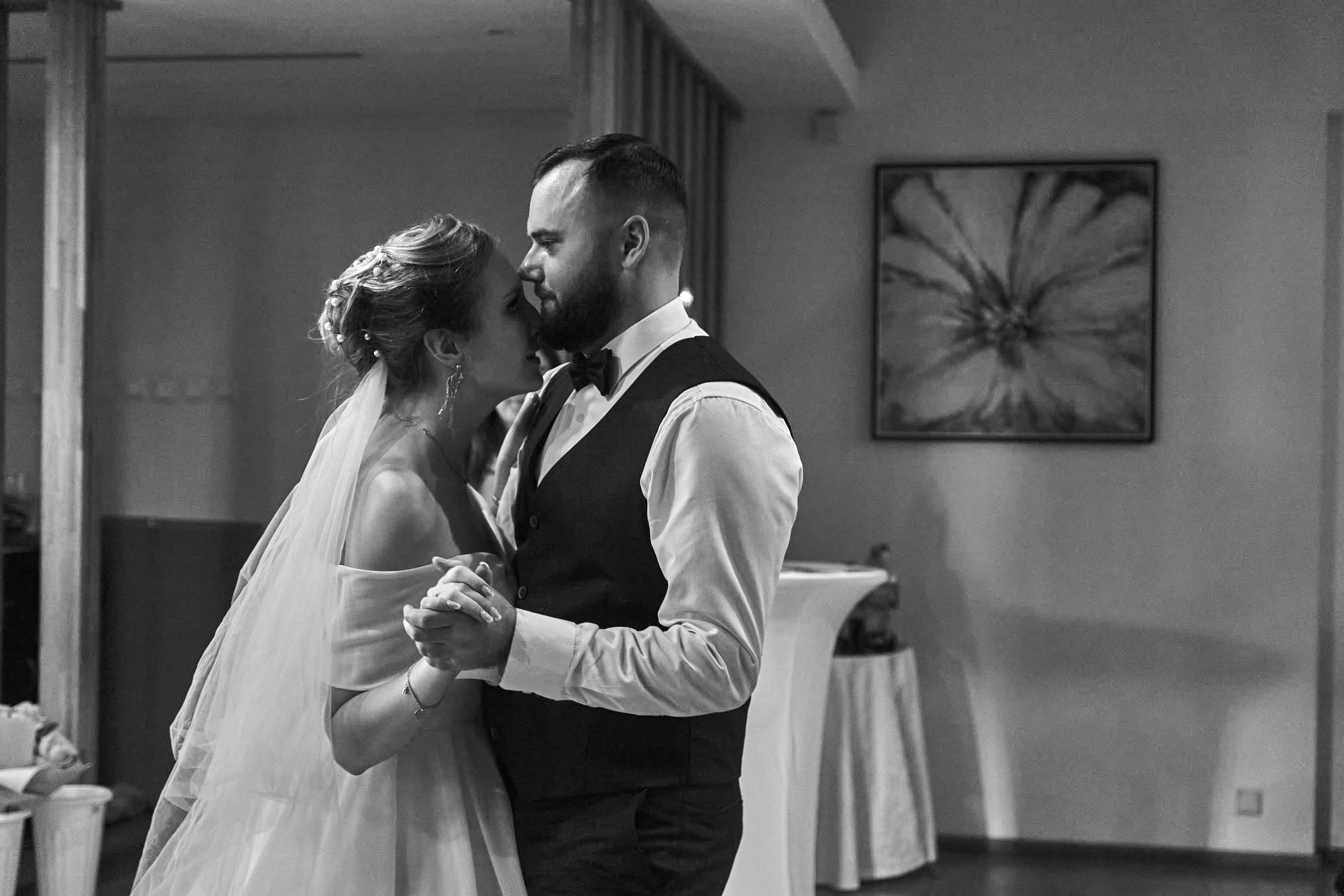 Свадьба молодых в парке Коломенское в Москве. Жуков Илья  свадебный фотограф в Москве