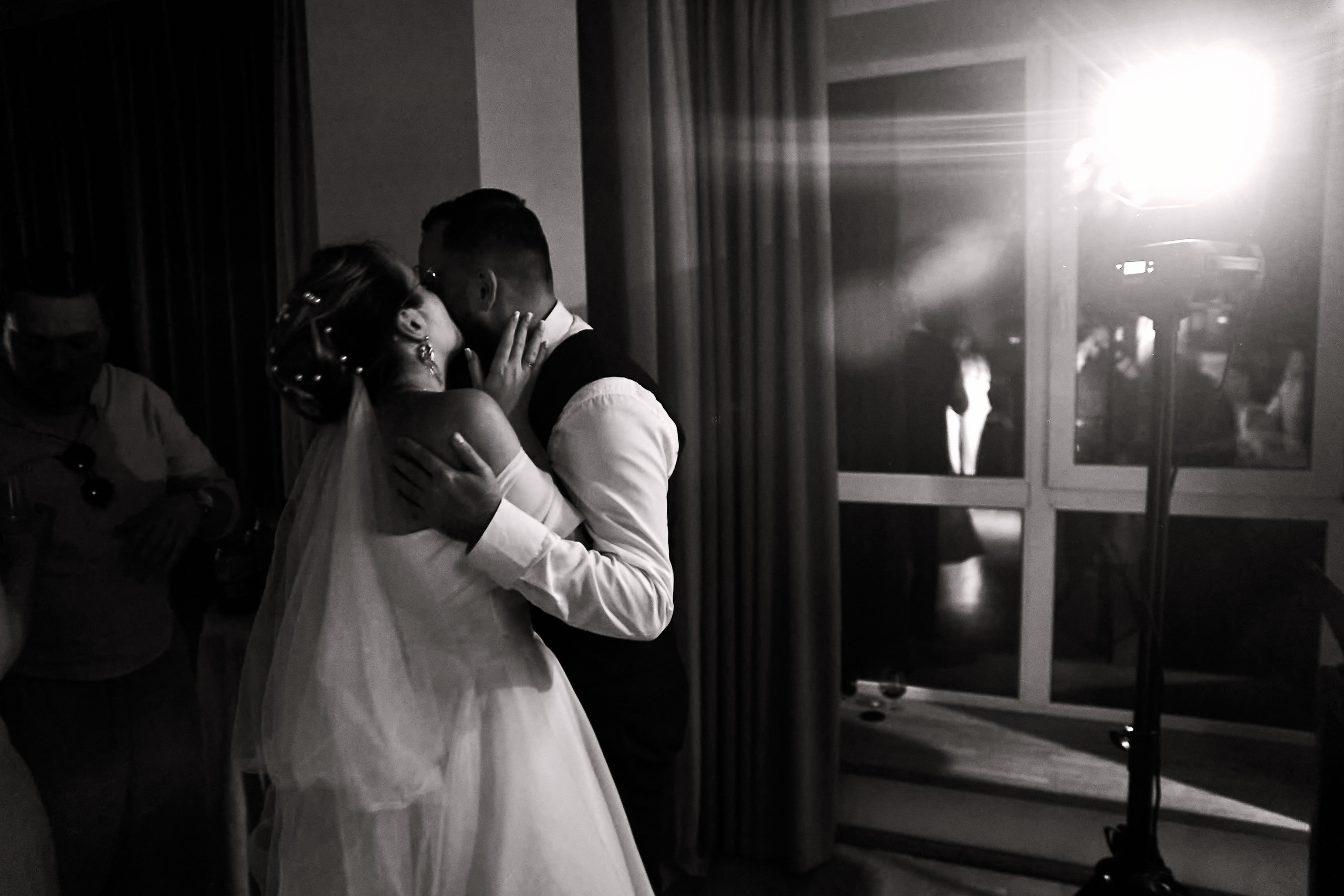 Свадьба молодых в парке Коломенское в Москве. Жуков Илья  свадебный фотограф в Москве