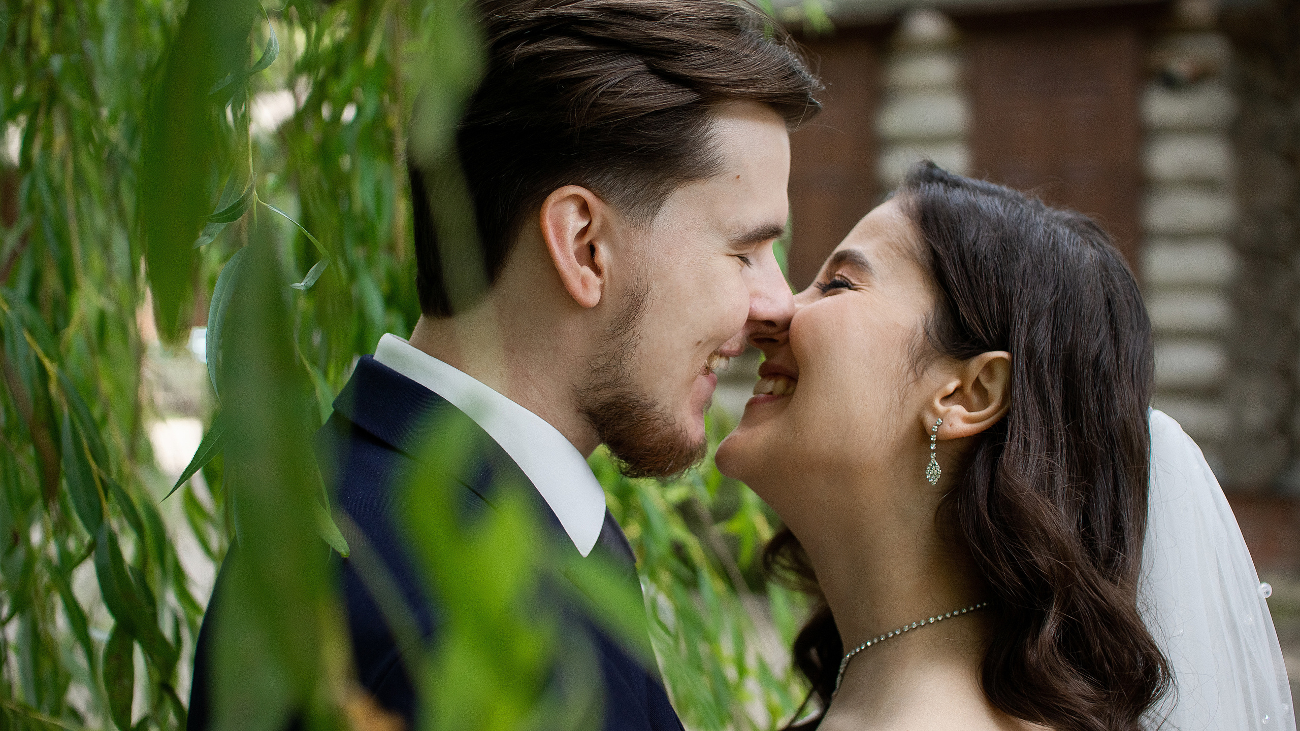 Свадьба молодых в парке Коломенское в Москве. Жуков Илья  свадебный фотограф в Москве