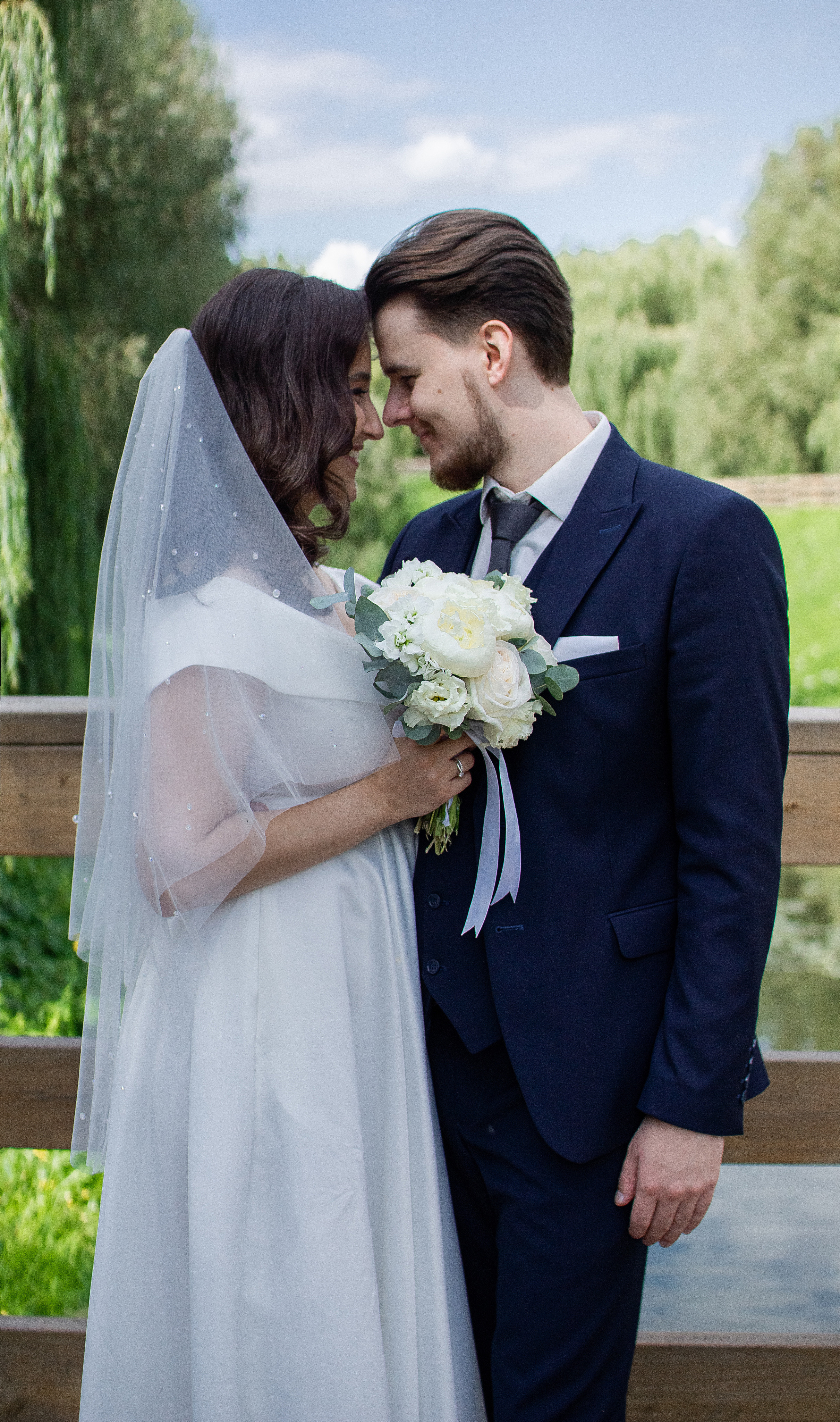 Свадьба молодых в парке Коломенское в Москве. Жуков Илья  свадебный фотограф в Москве