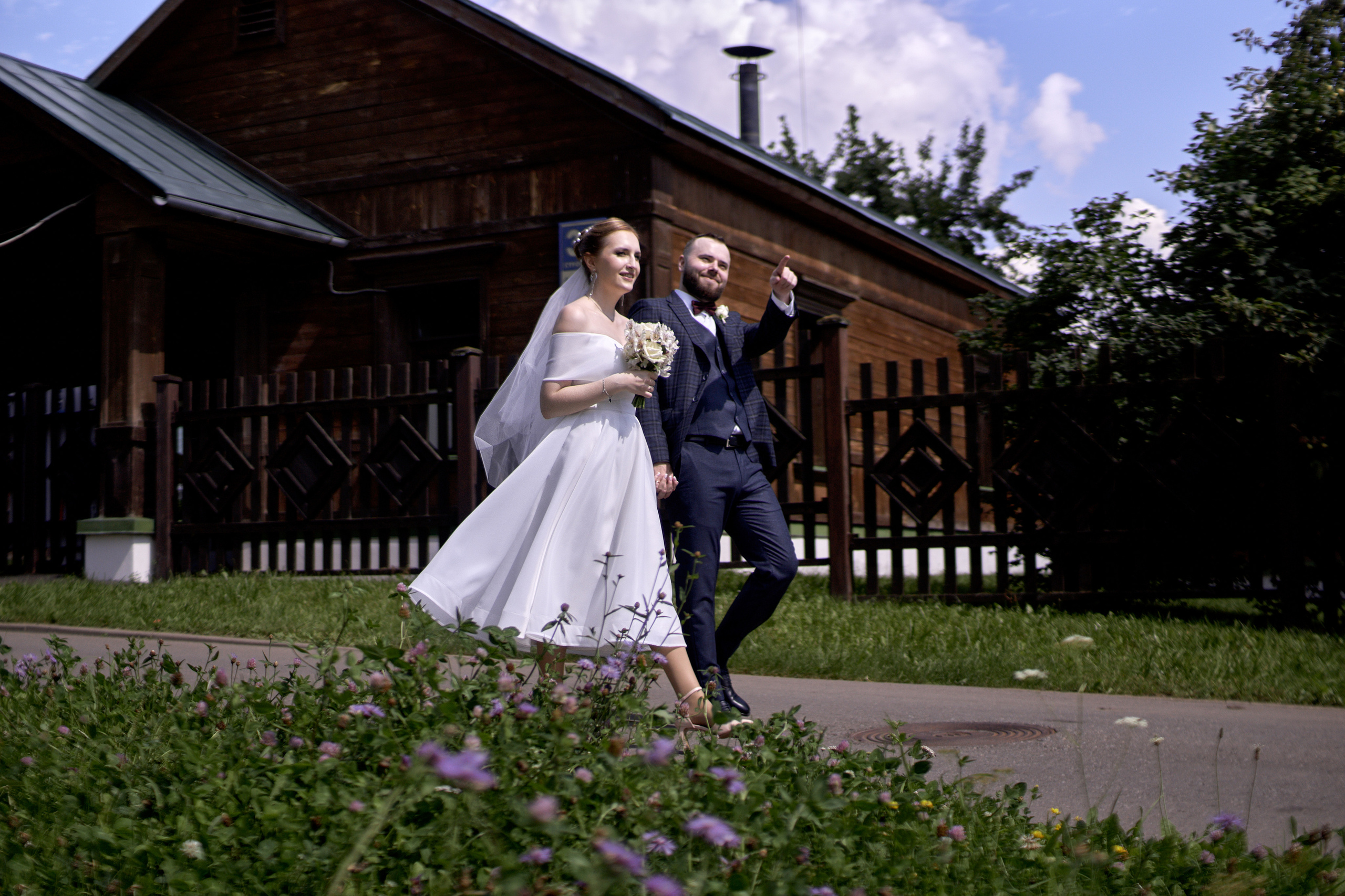 Свадьба молодых в парке Коломенское в Москве. Жуков Илья  свадебный фотограф в Москве