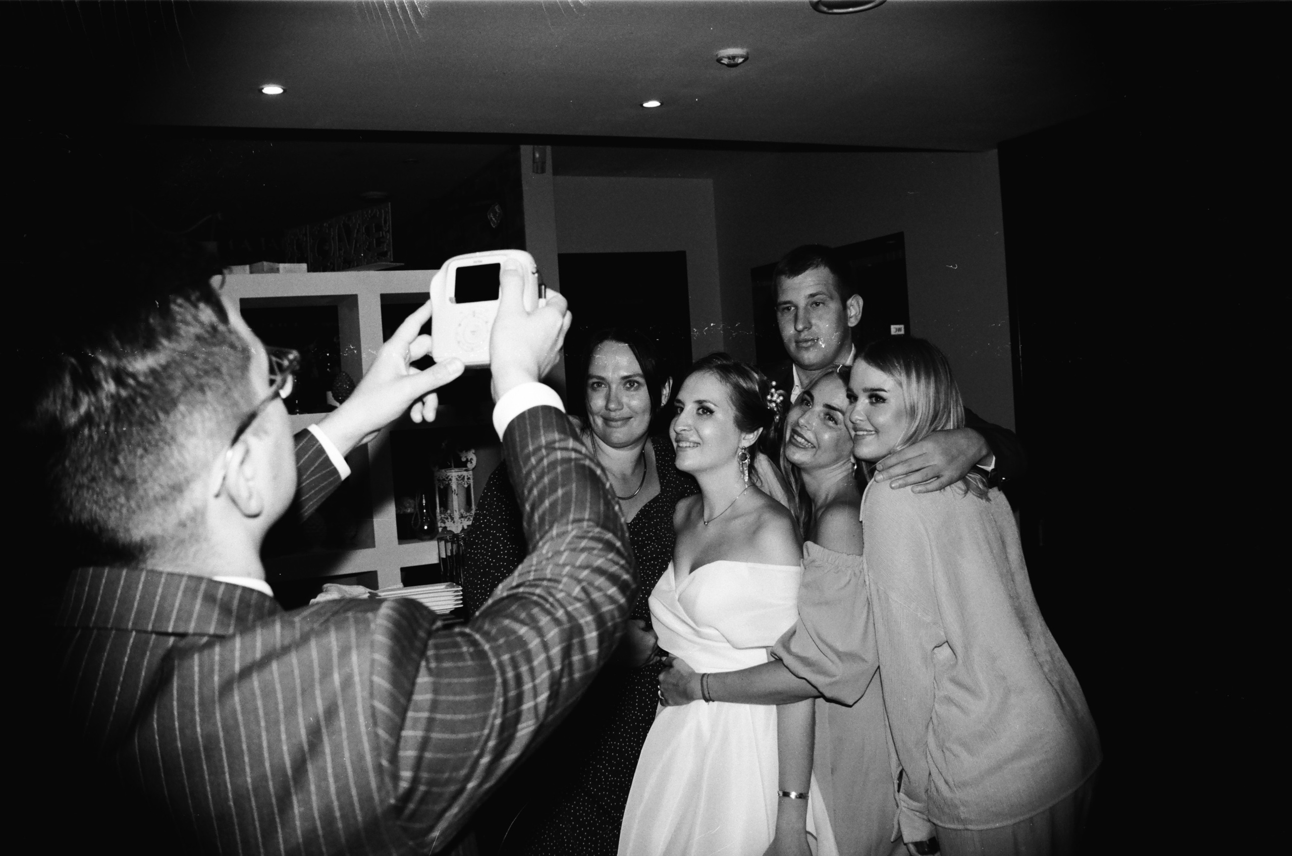 Свадьба молодых в парке Коломенское в Москве. Жуков Илья  свадебный фотограф в Москве