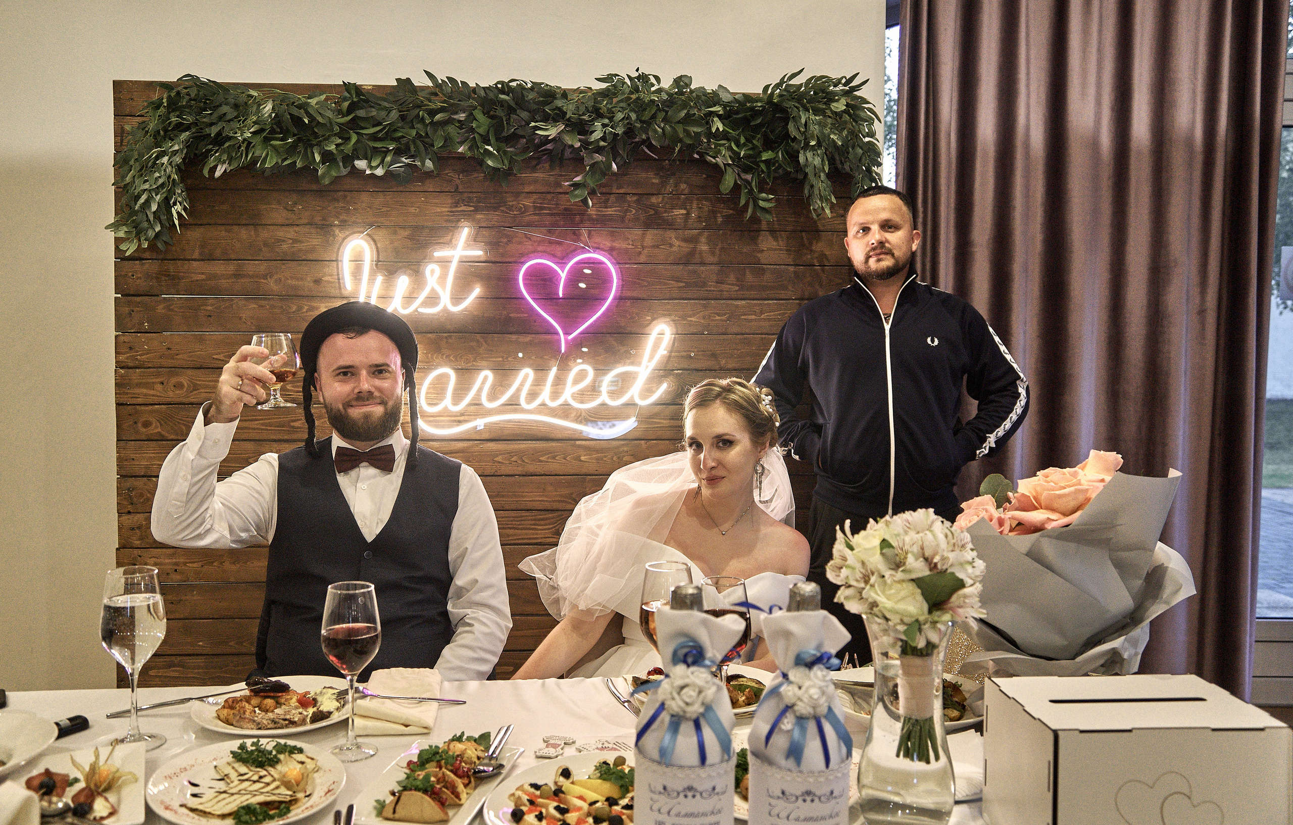 Свадьба молодых в парке Коломенское в Москве. Жуков Илья  свадебный фотограф в Москве