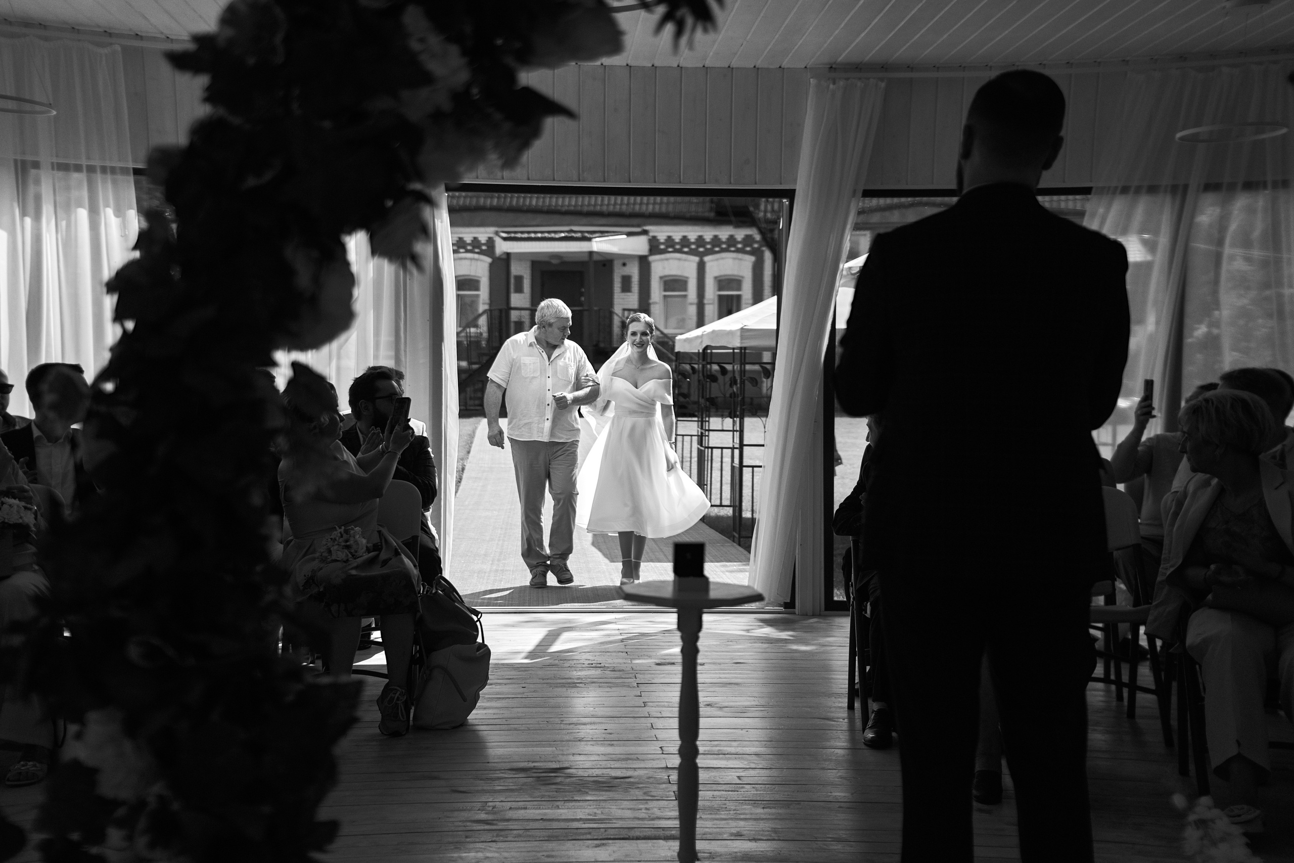 Свадьба молодых в парке Коломенское в Москве. Жуков Илья  свадебный фотограф в Москве