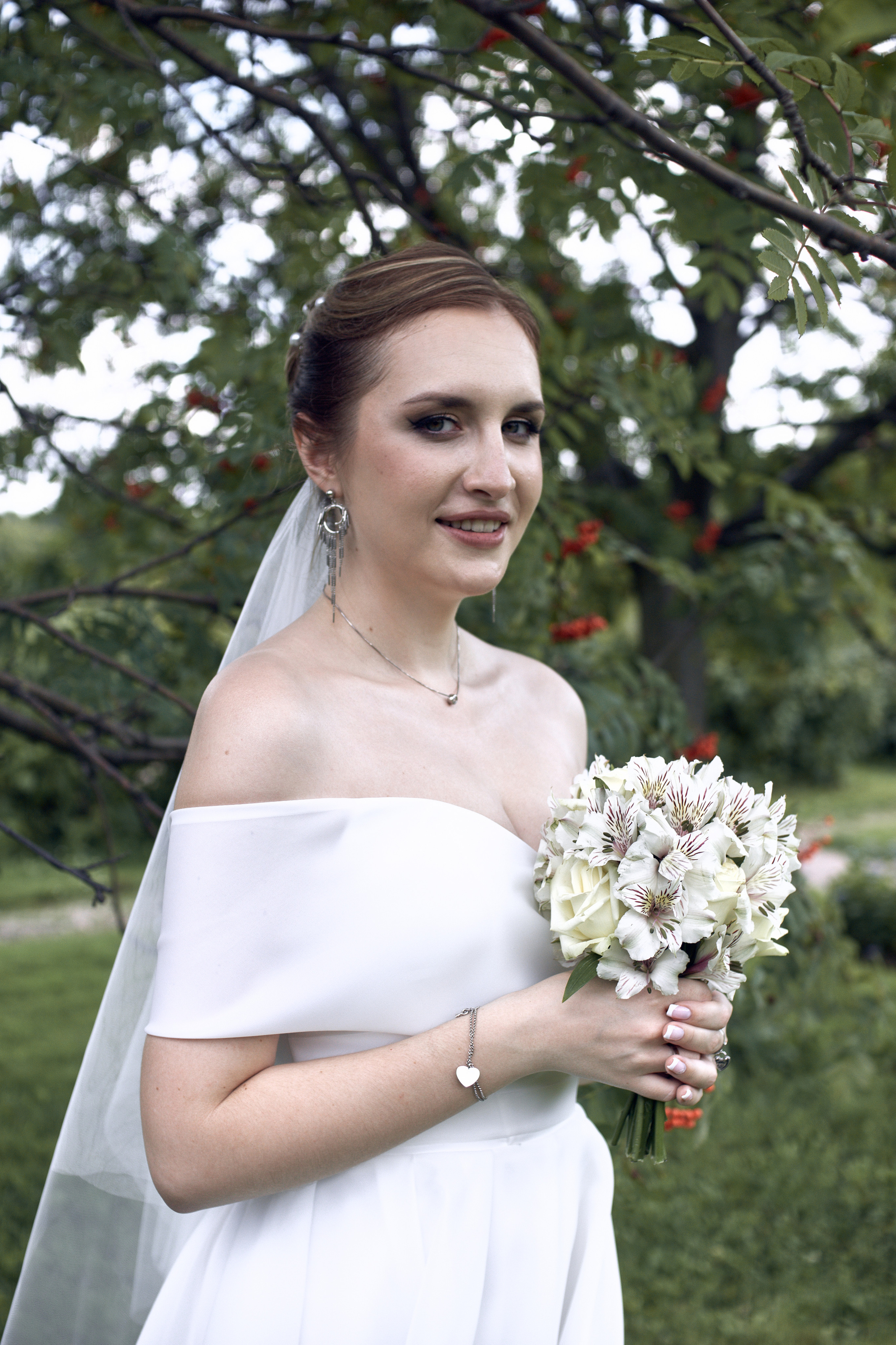 Свадьба молодых в парке Коломенское в Москве. Жуков Илья  свадебный фотограф в Москве