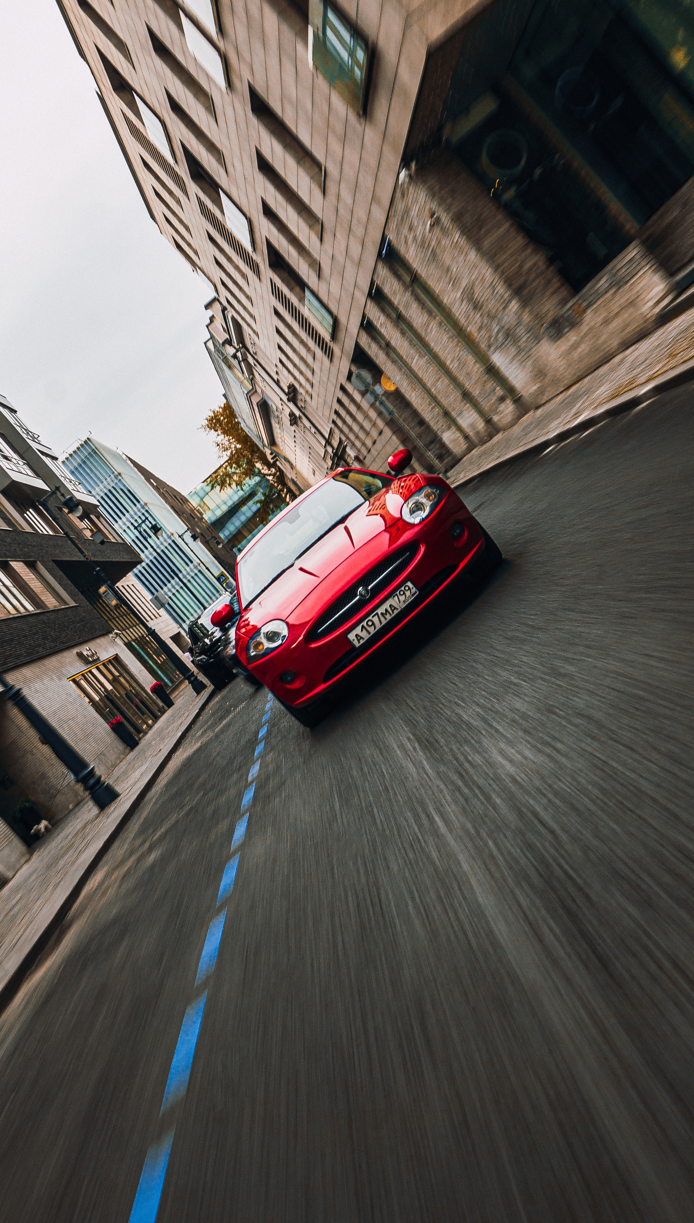 Спорт кары ездят по улицам Москвы  на Jaguar. Жуков Илья  свадебный фотограф в Москве