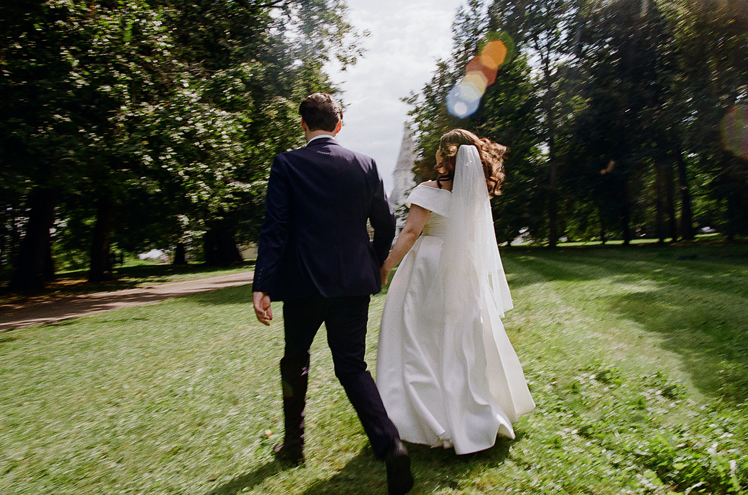 Свадьба молодых в парке Коломенское в Москве. Жуков Илья  свадебный фотограф в Москве