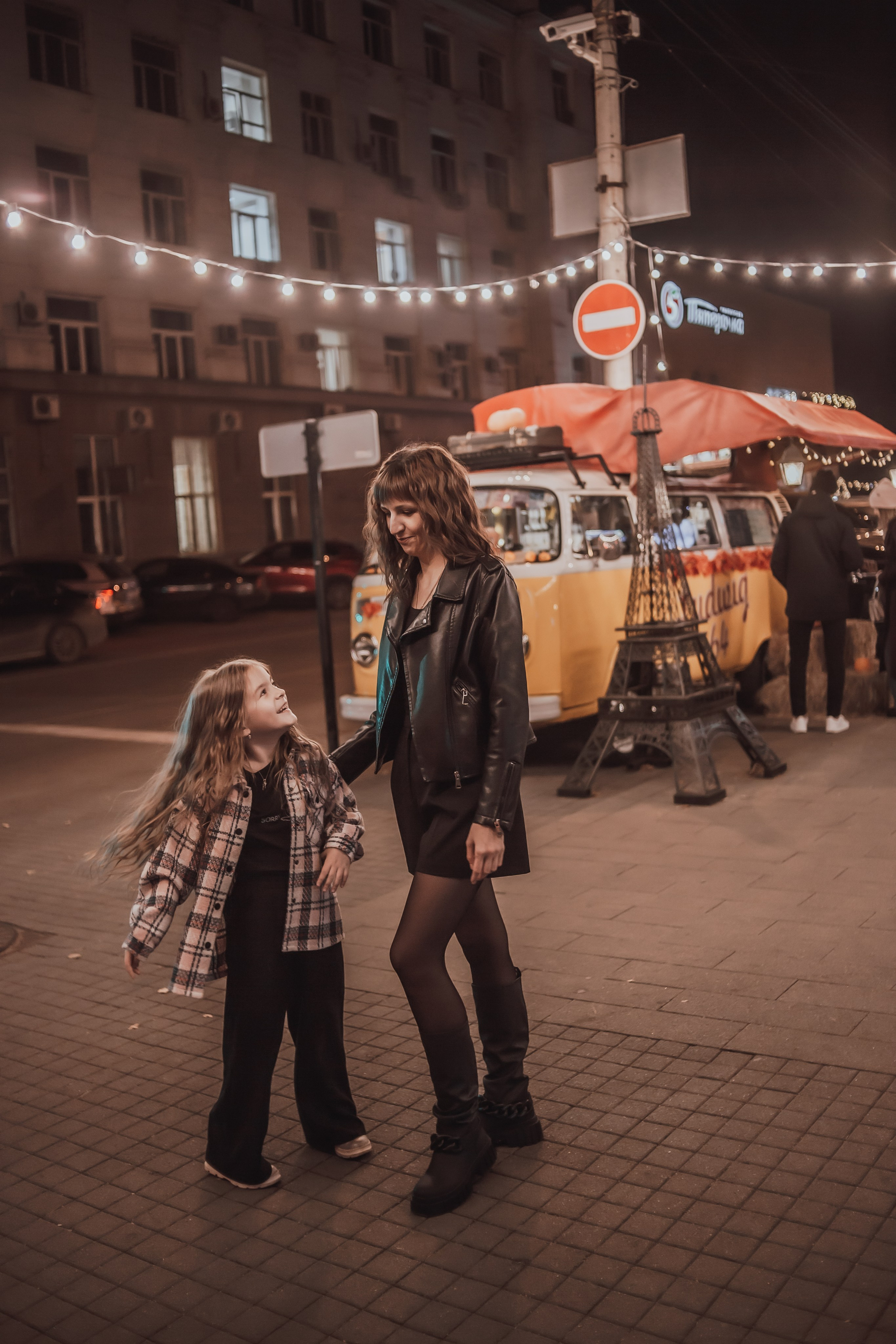 Ирина, Яна, Лера. Вечерняя прогулка. Фотограф Регина Крикунова г. Красноярск