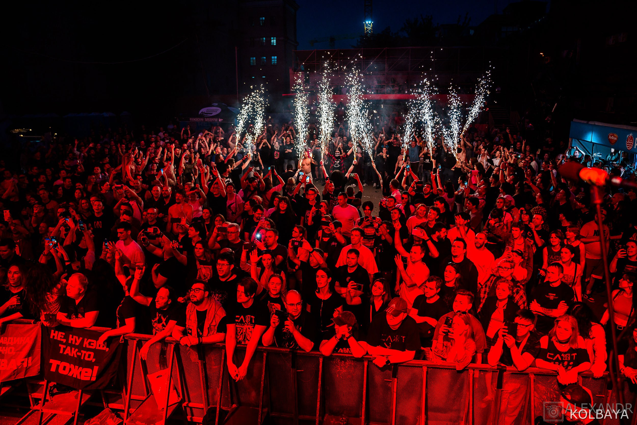 Фоторепортаж с концерта группы СЛОТ на Red Summer 2025. Концертный и театральный репортажный фотограф в Москве Александр Колбая