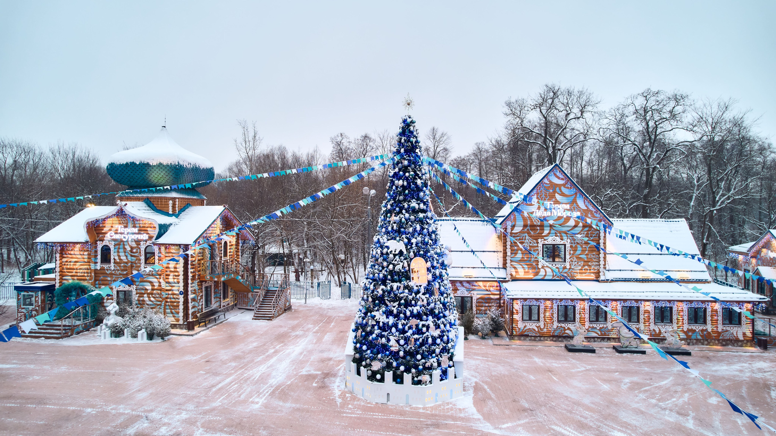 Терема Усадьбы Деда Мороза днём. Никита Хохловский фото и видео продакшн