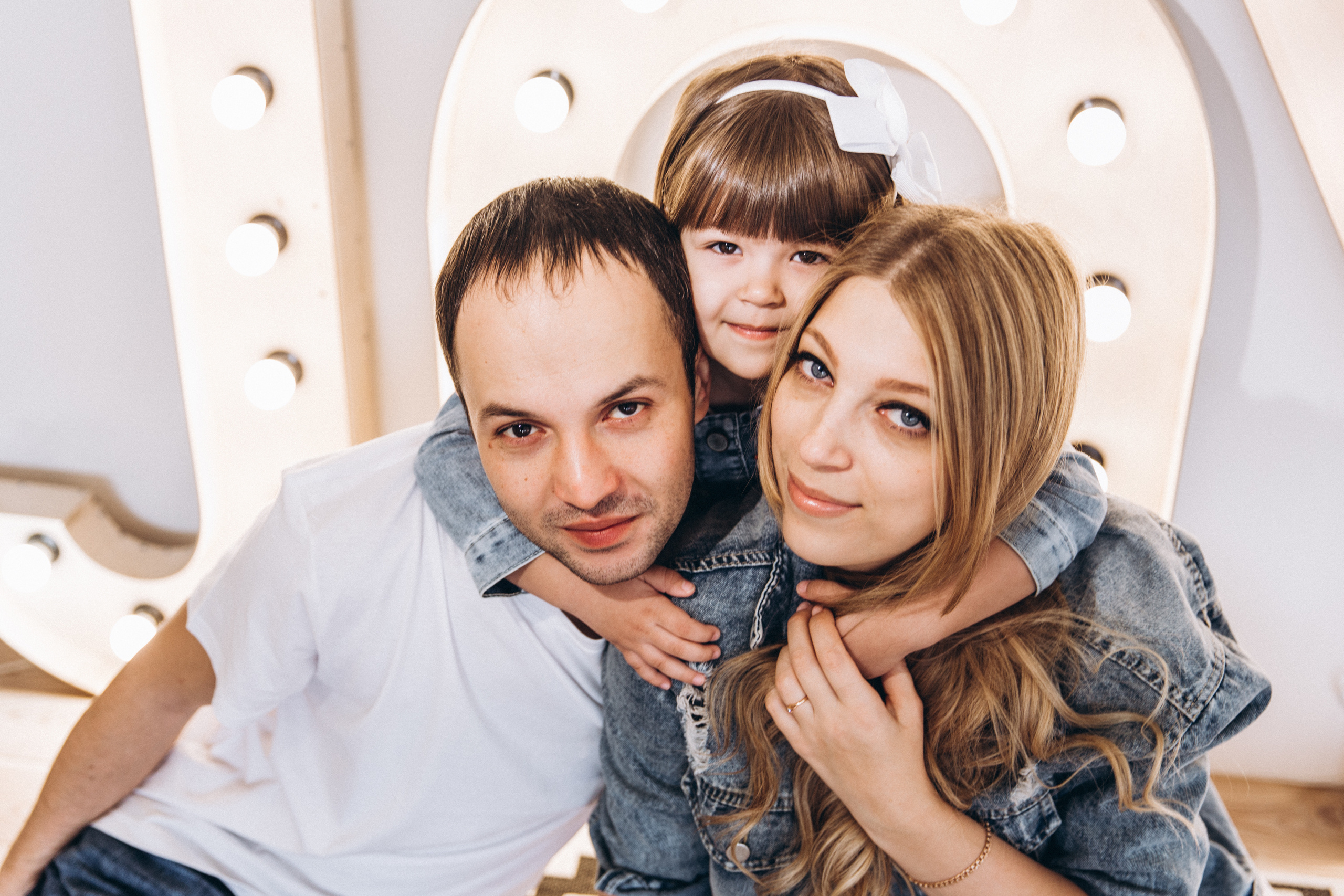 Семейная фотосессия в фотостудии. Марина Соколова. Контентный и семейный фотограф г. Красноярск