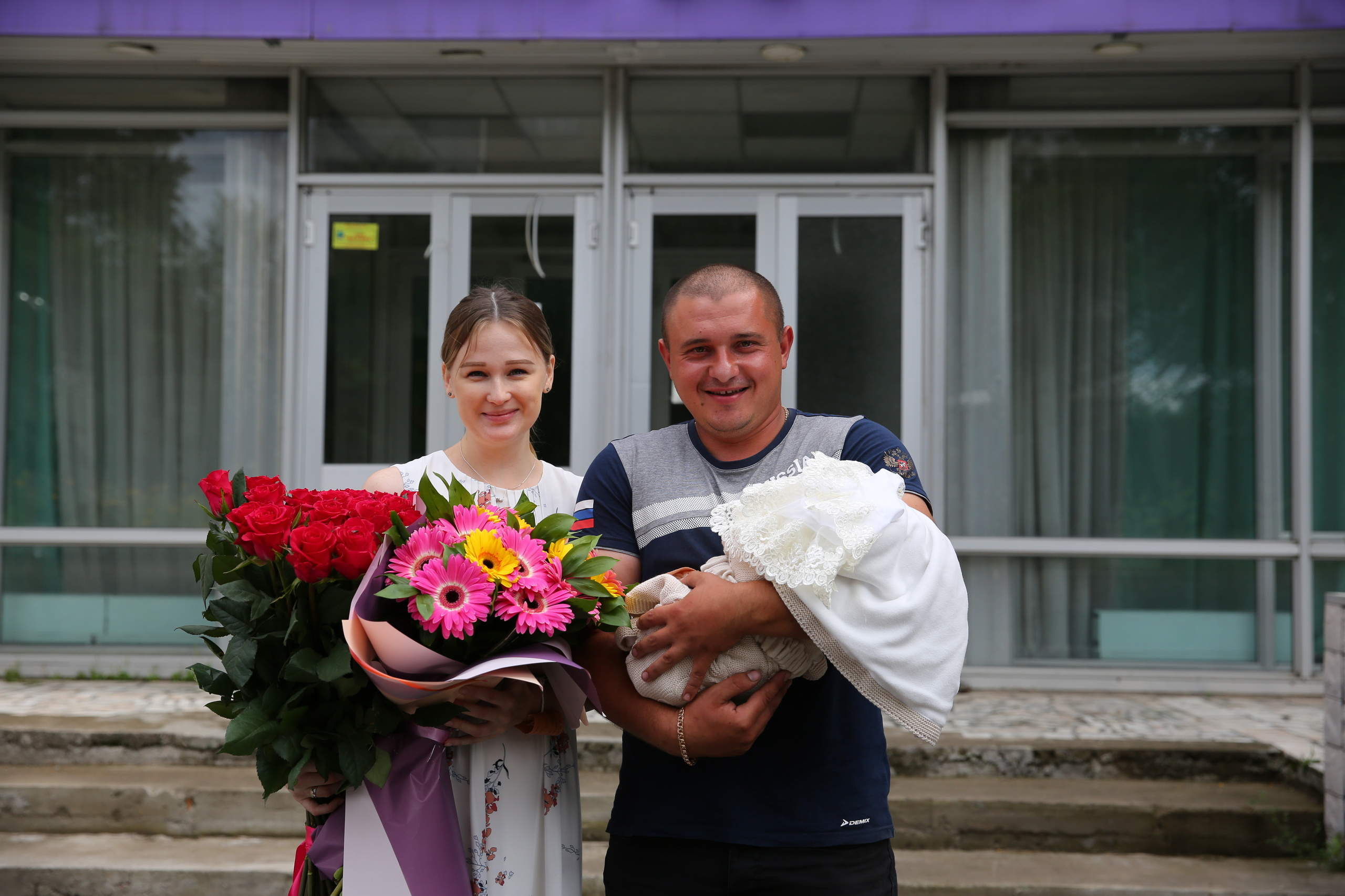 Выписка из родильного дома. Марина Соколова. Контентный и семейный фотограф г. Красноярск