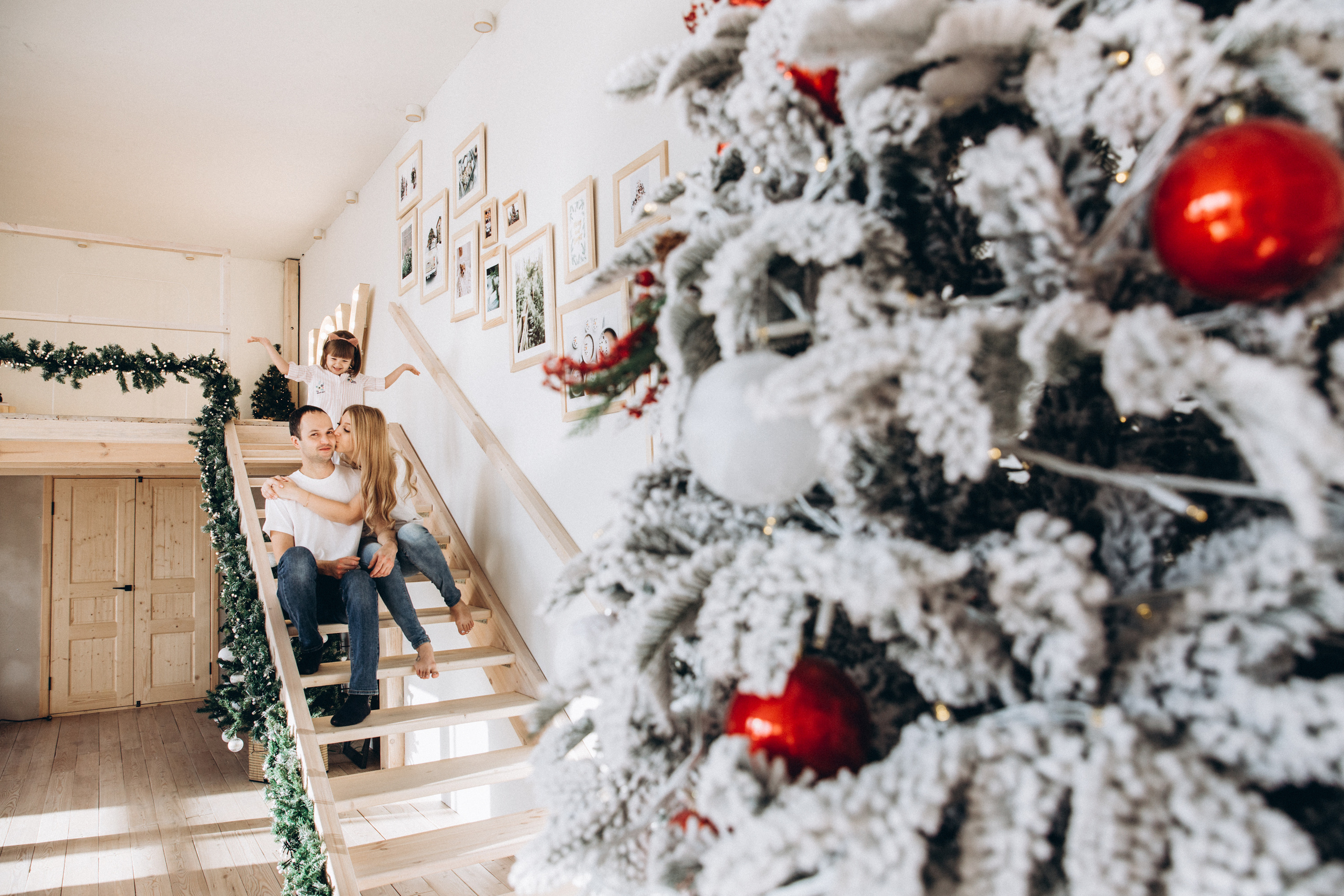 Семейная фотосессия в фотостудии. Марина Соколова. Контентный и семейный фотограф г. Красноярск