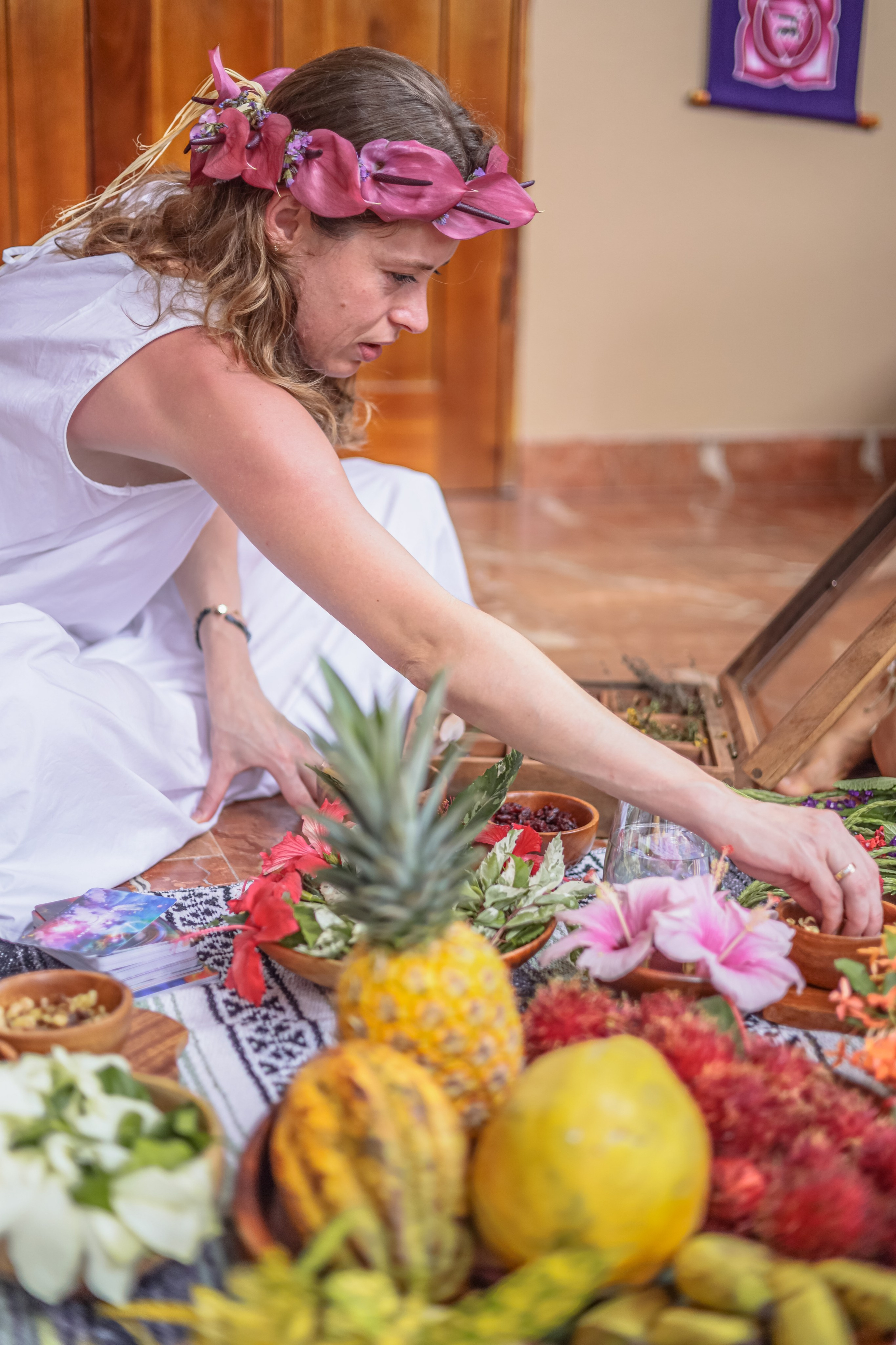Swaddling practice by Nana. Family, portrait, content photo in Costa Rica Evgeniya Besprozvannykh