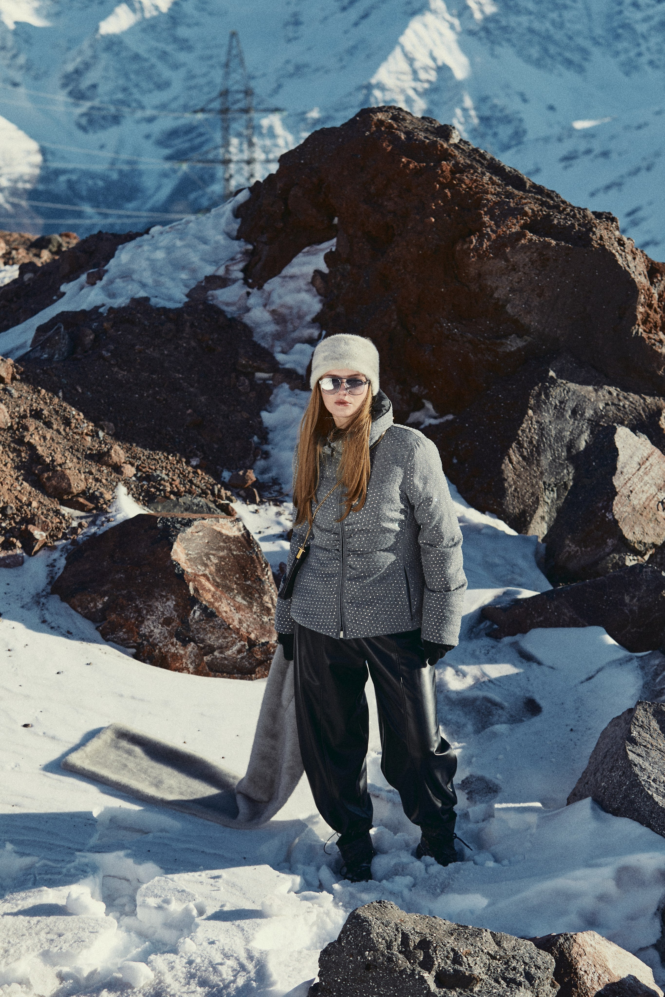 Съемка для бренда одежды в горах под ключ. Фотограф Продюсер в горах КБР / Москва  Нальчик Горы