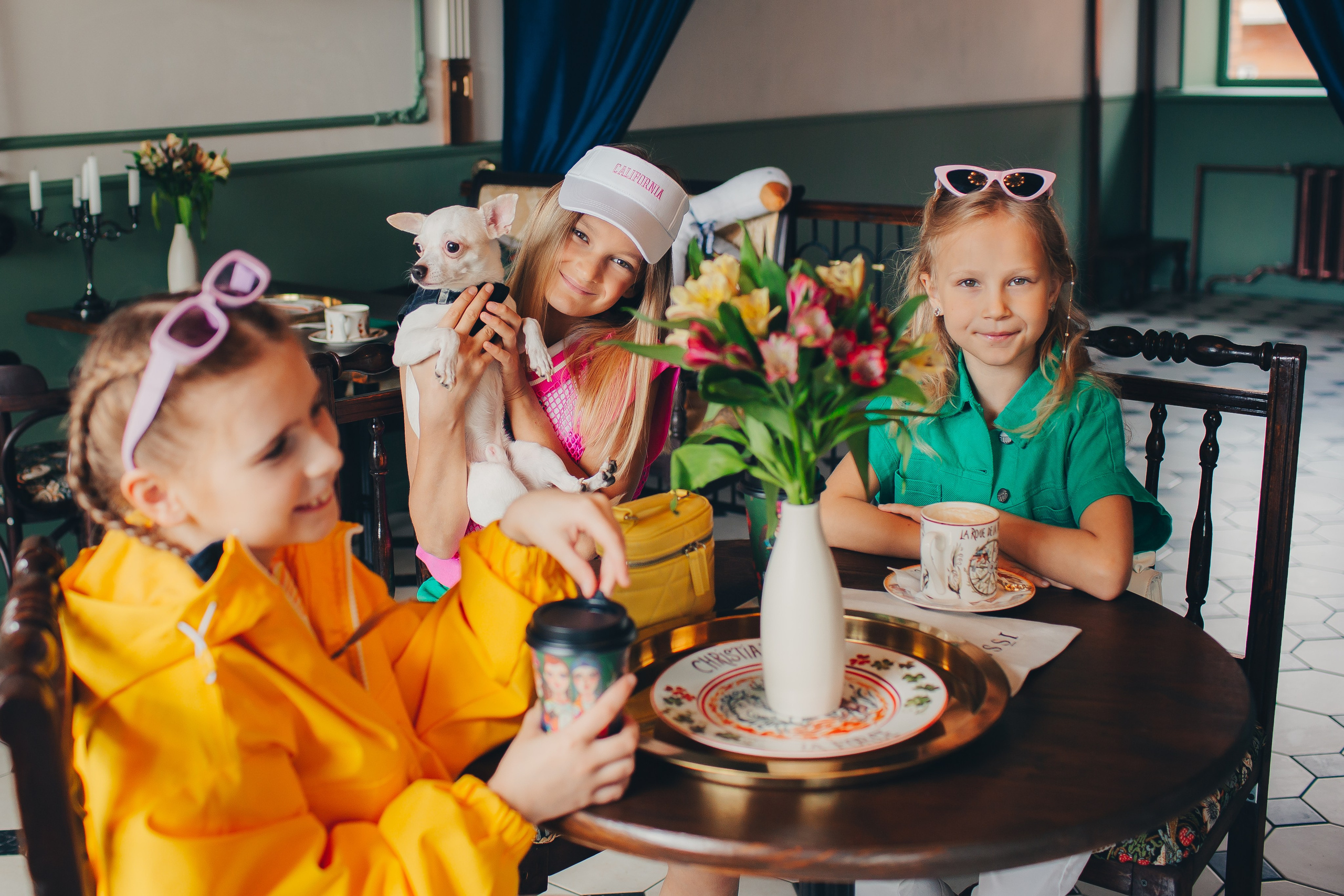 Съёмка подружками в кафе. Фотограф Евгения Мальцева, Архангельск