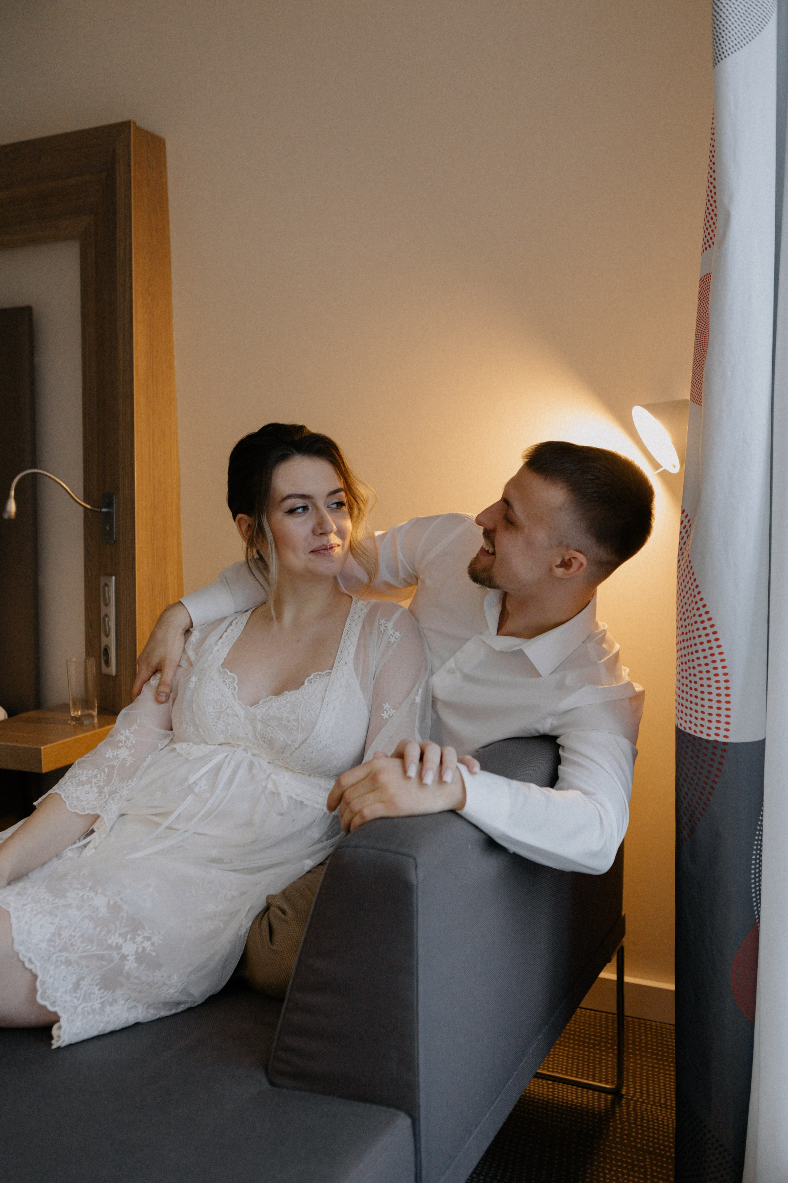 Ксюша и Илья. Утро в отеле роспись в Birds. Свадебный и портретный фотограф в Москве Анастасия Масюк