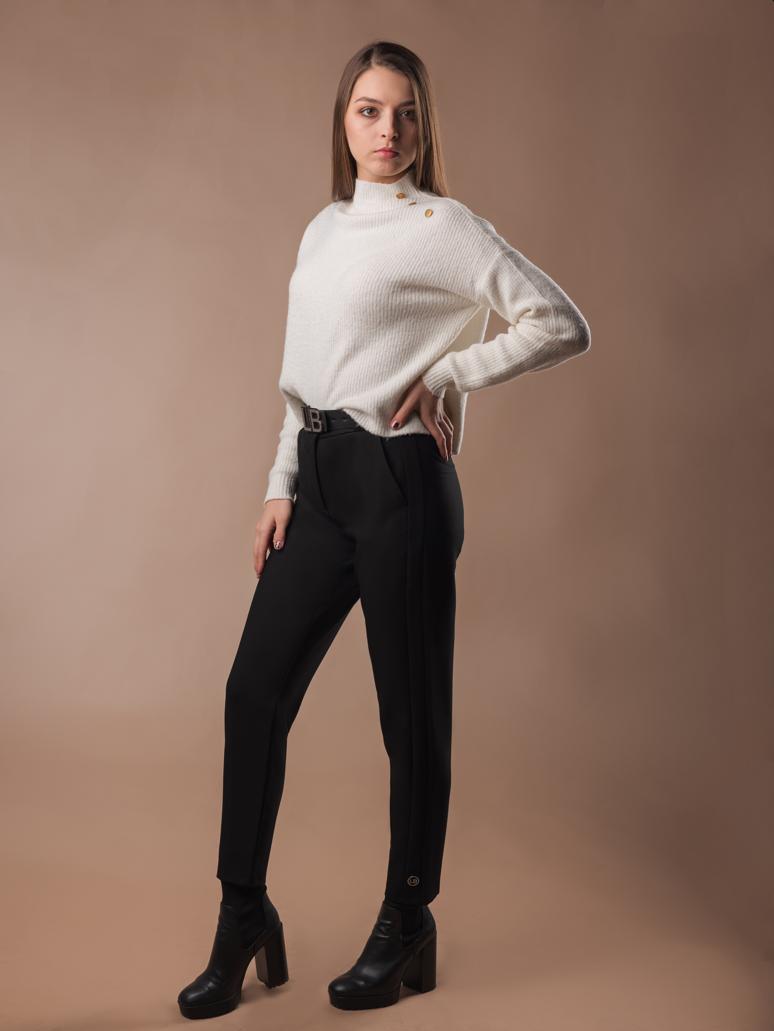 Съемка одежды на модели в Гуанчжоу, Китай, профессиональная фотосессия для маркетплейсов и каталогов