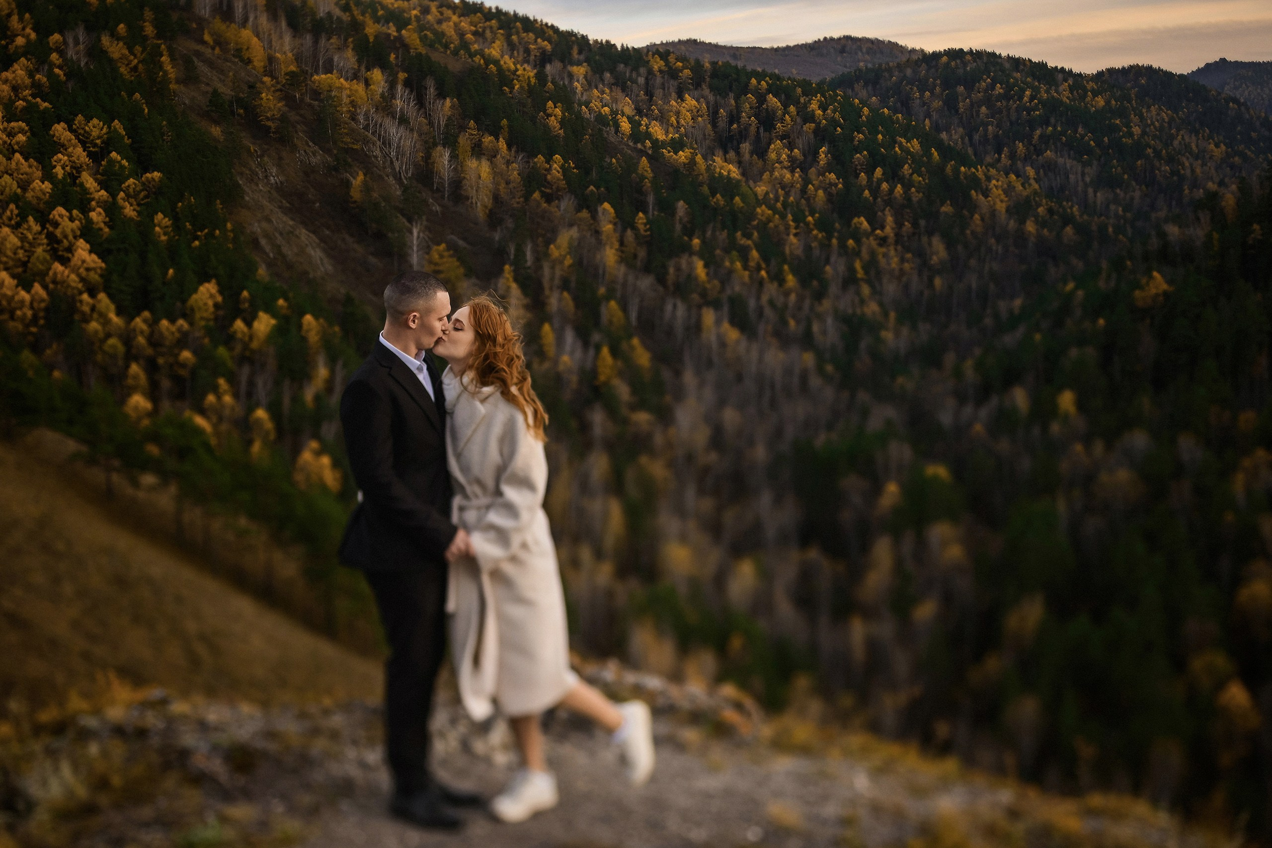 Свадебная фотосессия в золотую осень в Красноярске. 📸 Свадебный и семейный фотограф в Красноярске Тихомиров Евгений | 17 лет опыта | 800+ свадеб