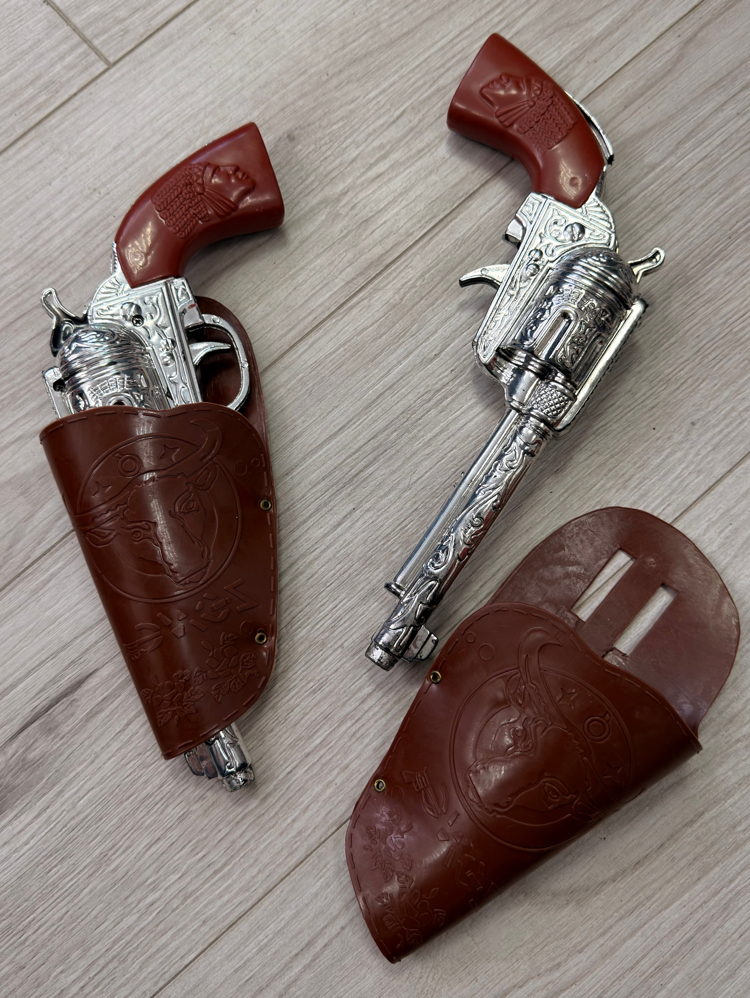 Оружейная в аренду. Аренда костюмов, платьев и реквизита для фотосессий на Камчатке