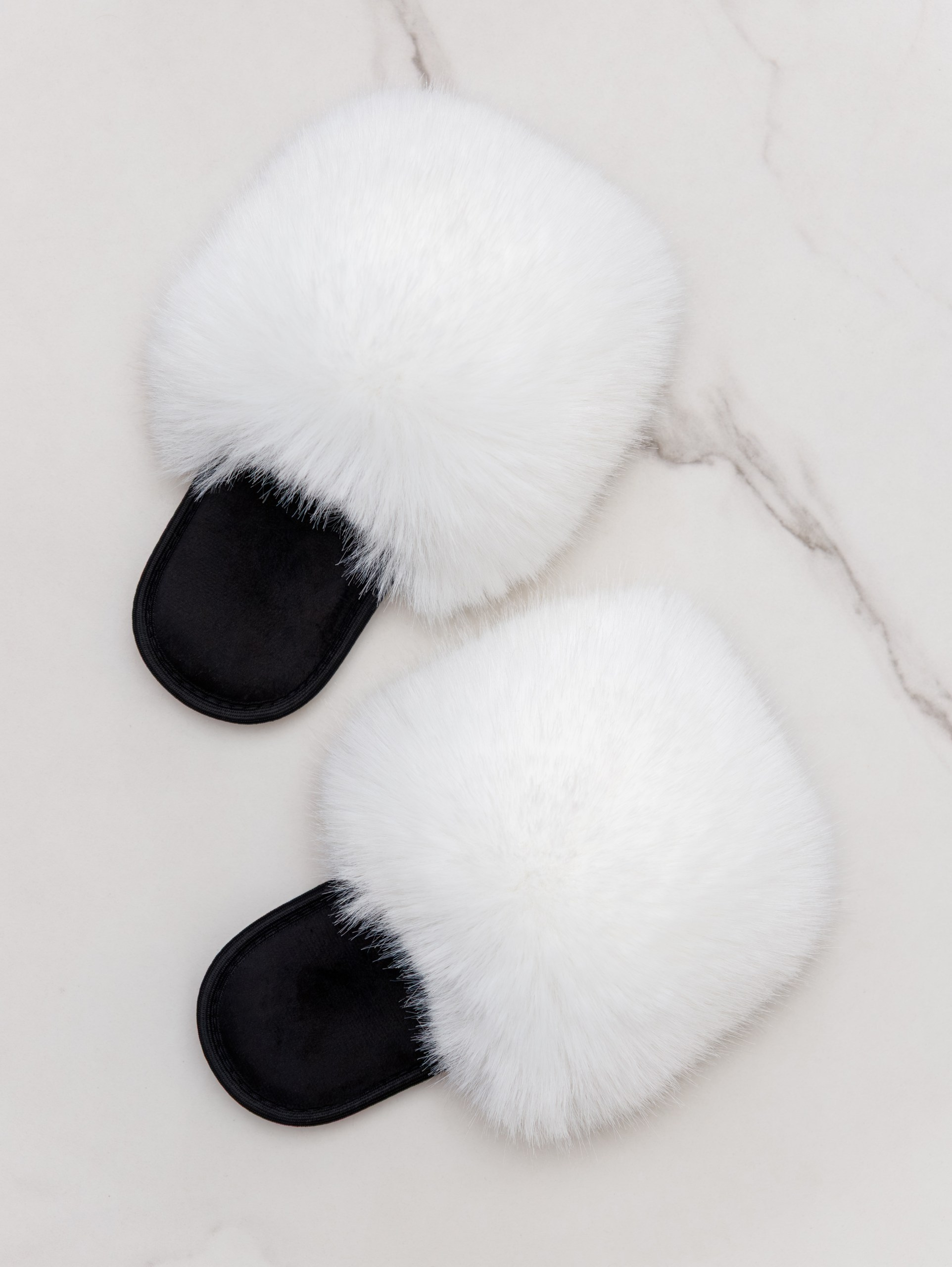 Предметная фотосъёмка домашних тапочек в Краснодаре — студия предметной фотографии Фото-247