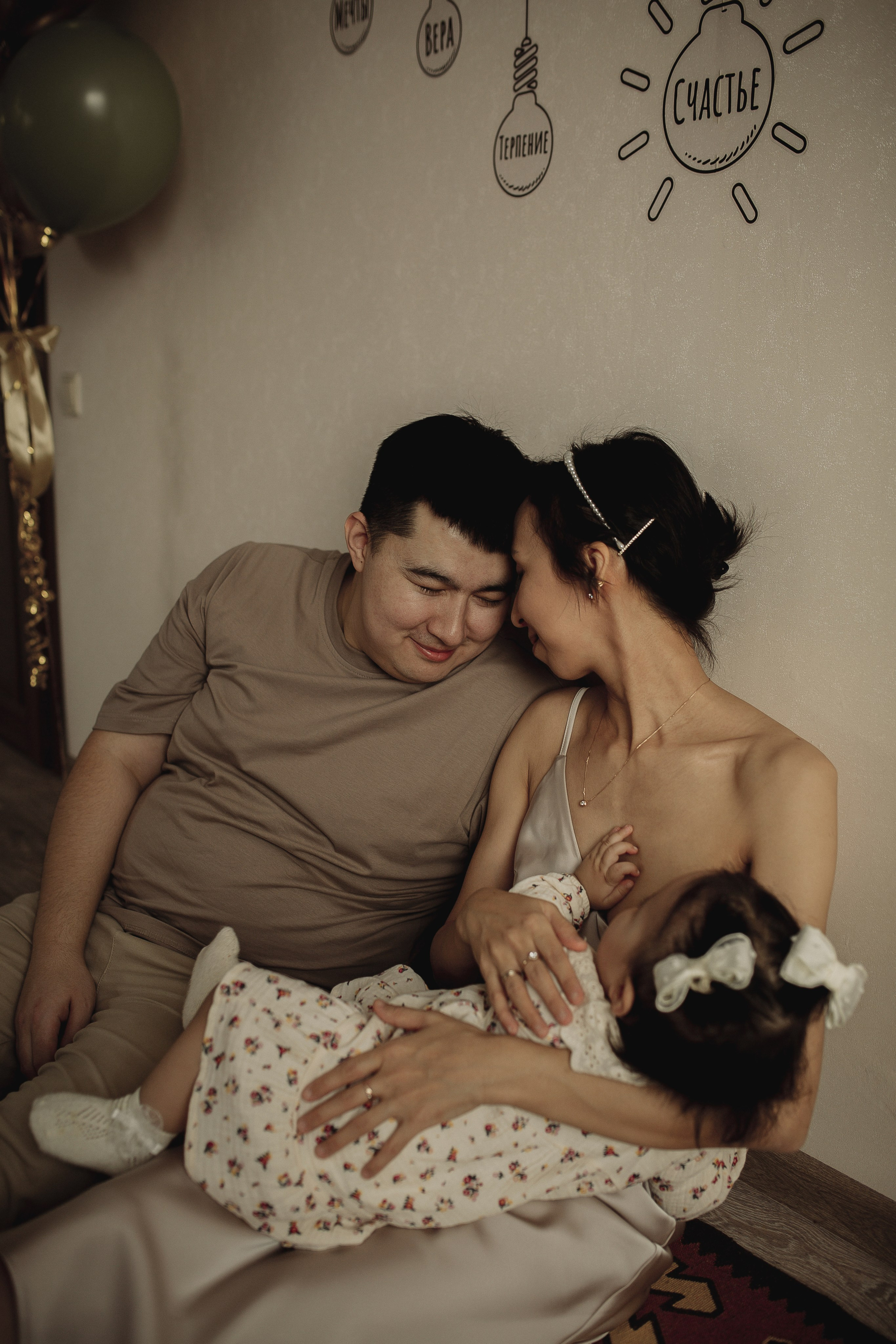 Семейные объятия в родных стенах. Семейный и свадебный фотограф в Саратове Катерина Оленская