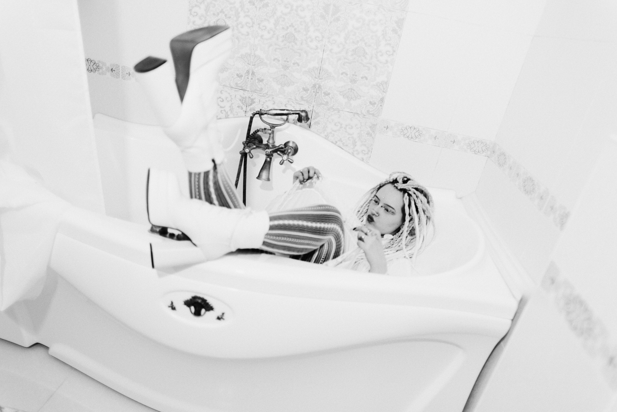 Свадьба для двоих в Тюмени — фотосессия в ЗАГСе, кафе и отеле. Портретный фотограф Тюмень Дарья Мустафина