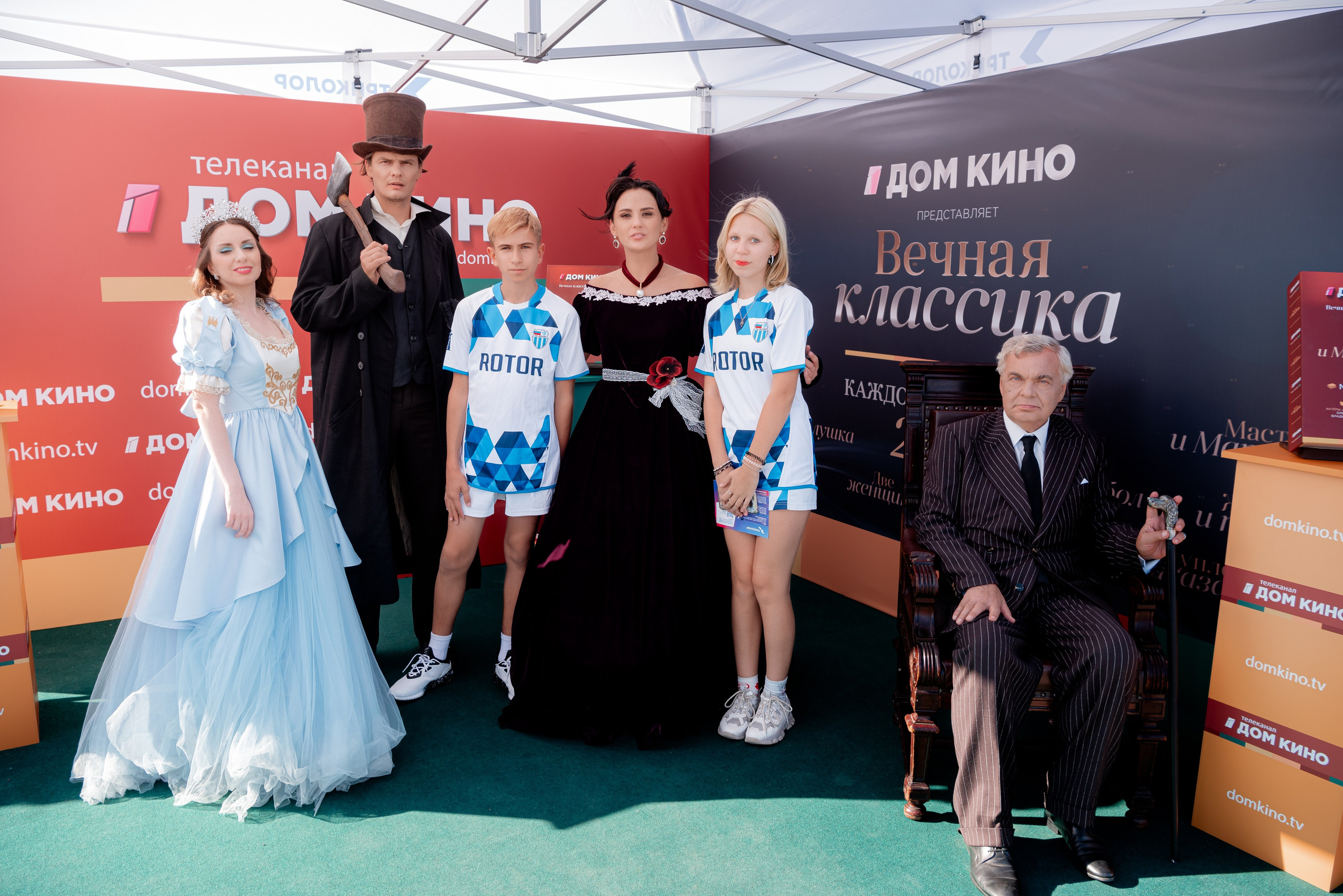 Портретные фото с артистами в палатке Триколор Дом Кинов на день города Волгоград. Фотограф в Волгограде и Волжском Александр Горбань