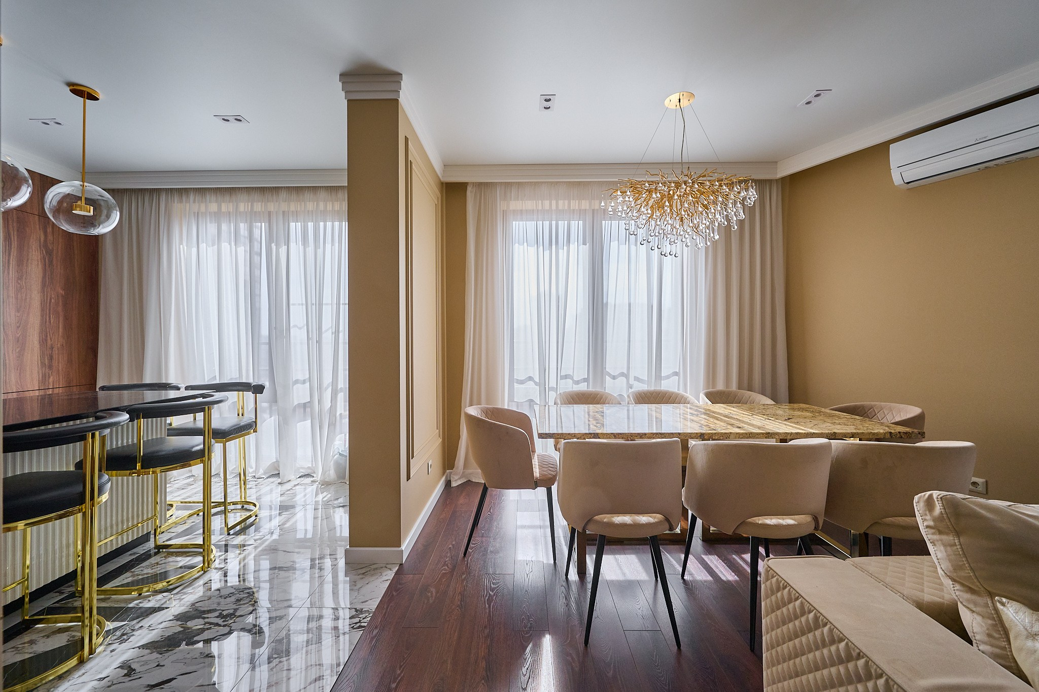 светлые стулья светлый стол бежевые розовые тонна 