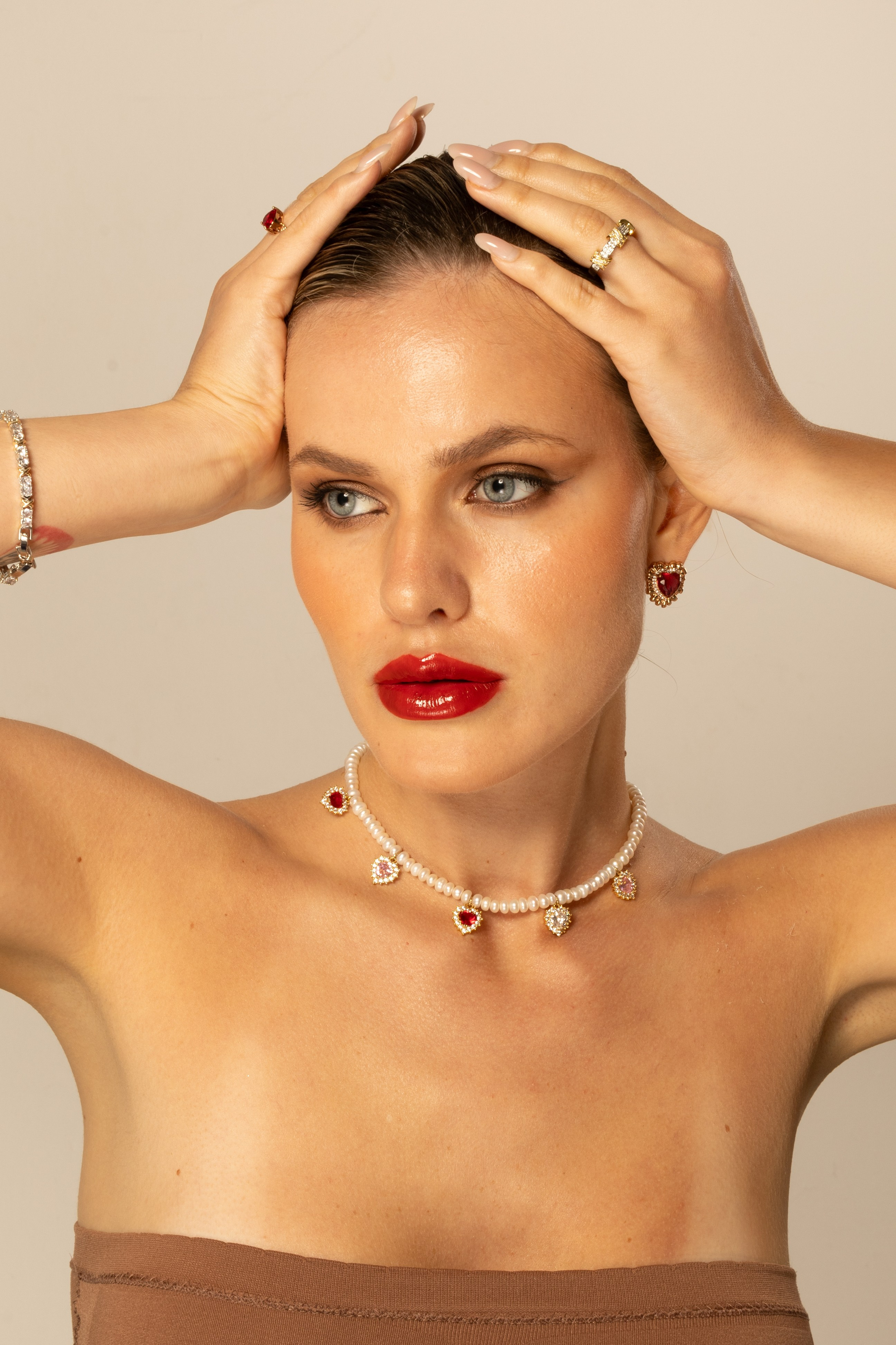 BEFORE / AFTER. RETOUCHER / Beauty / Product / Fashion / Commercial