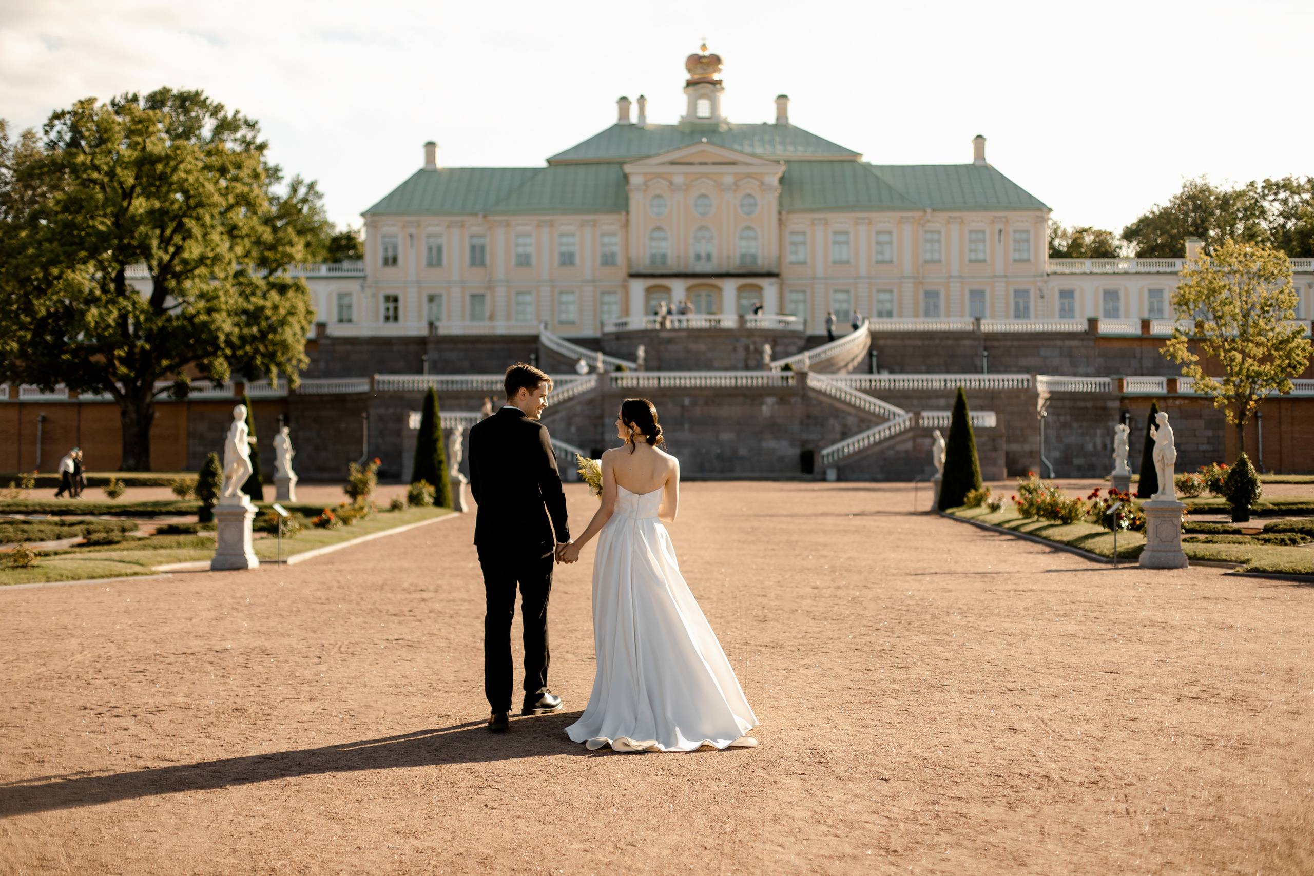 Свадебная прогулка в Ораниенбауме. Свадебный и портретный фотограф в Миассе Филиппенко Дарья