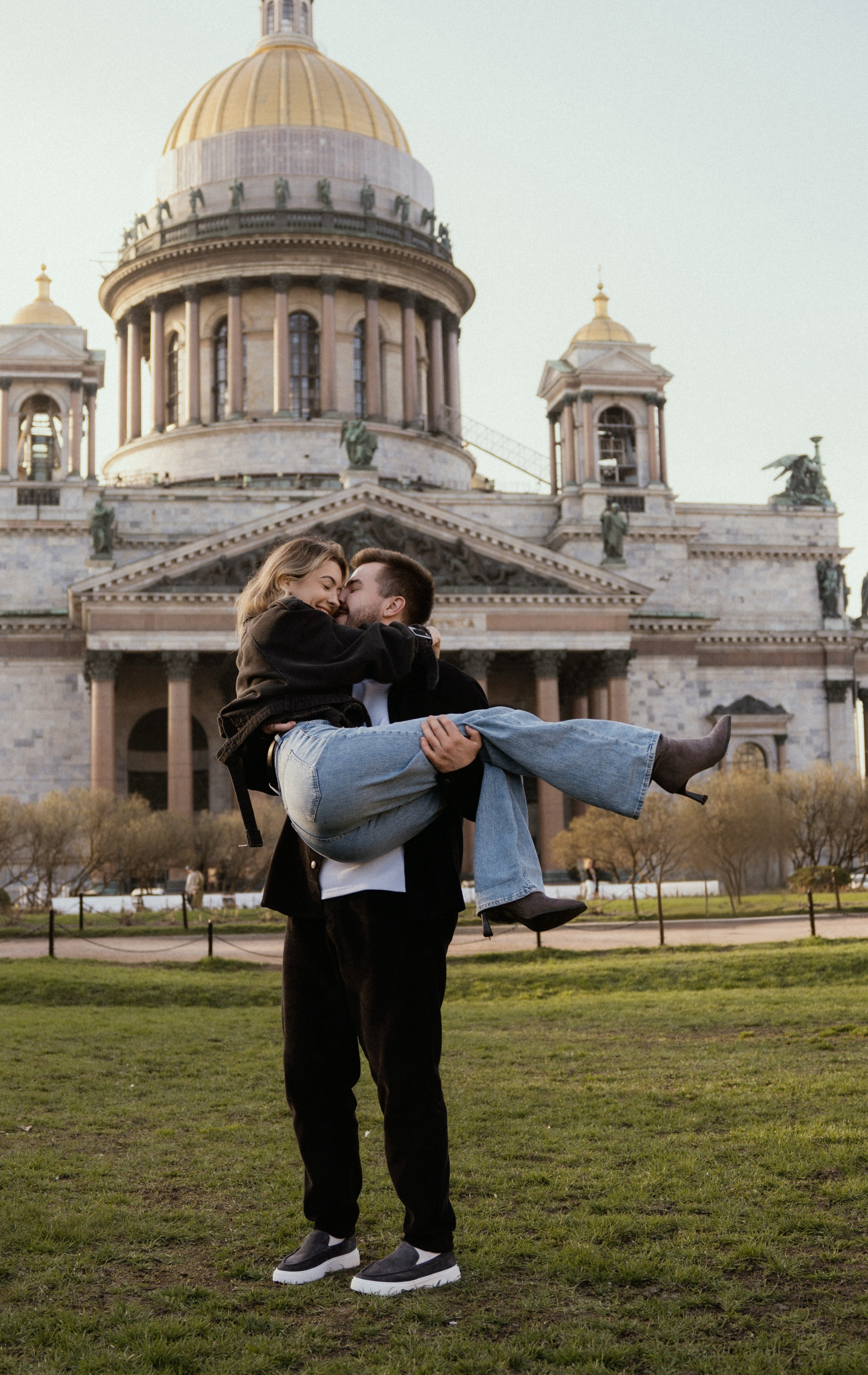 Фотосессия love-story в Санкт-Петербурге. Прогулочная фотосессия для пары.