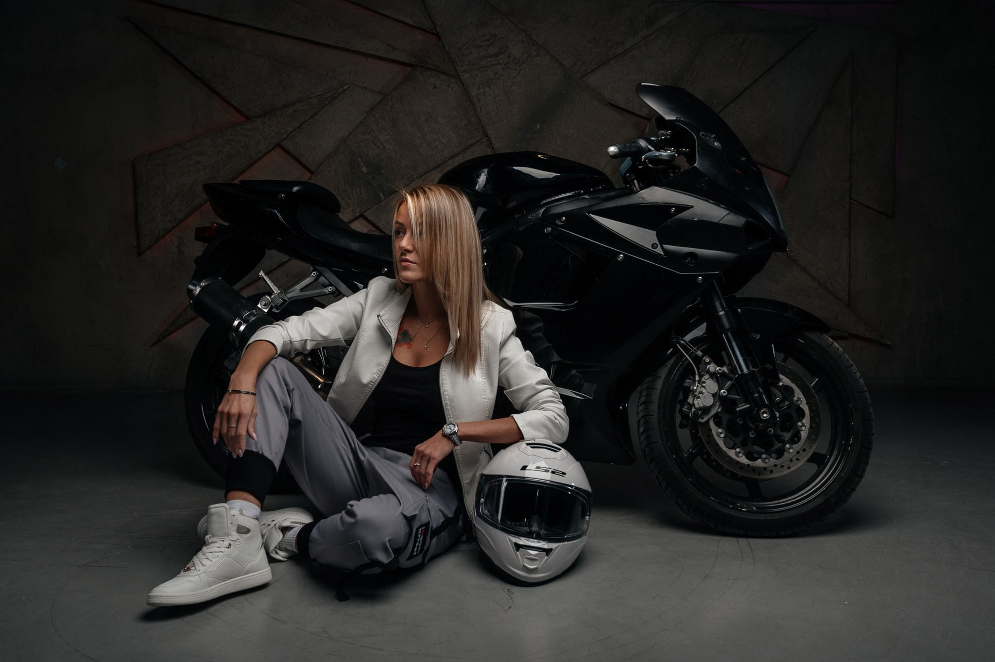 Девушка и мотоцикл. Свадебный и семейный фотограф из Санкт-Петербурга Климов Анатолий