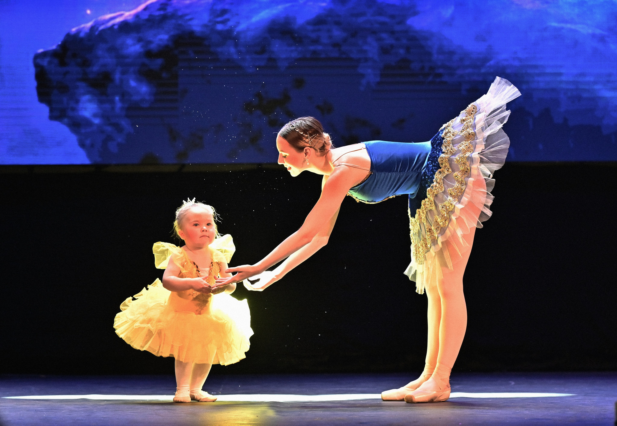 ART | FASHION | PODIUMS |SHOW