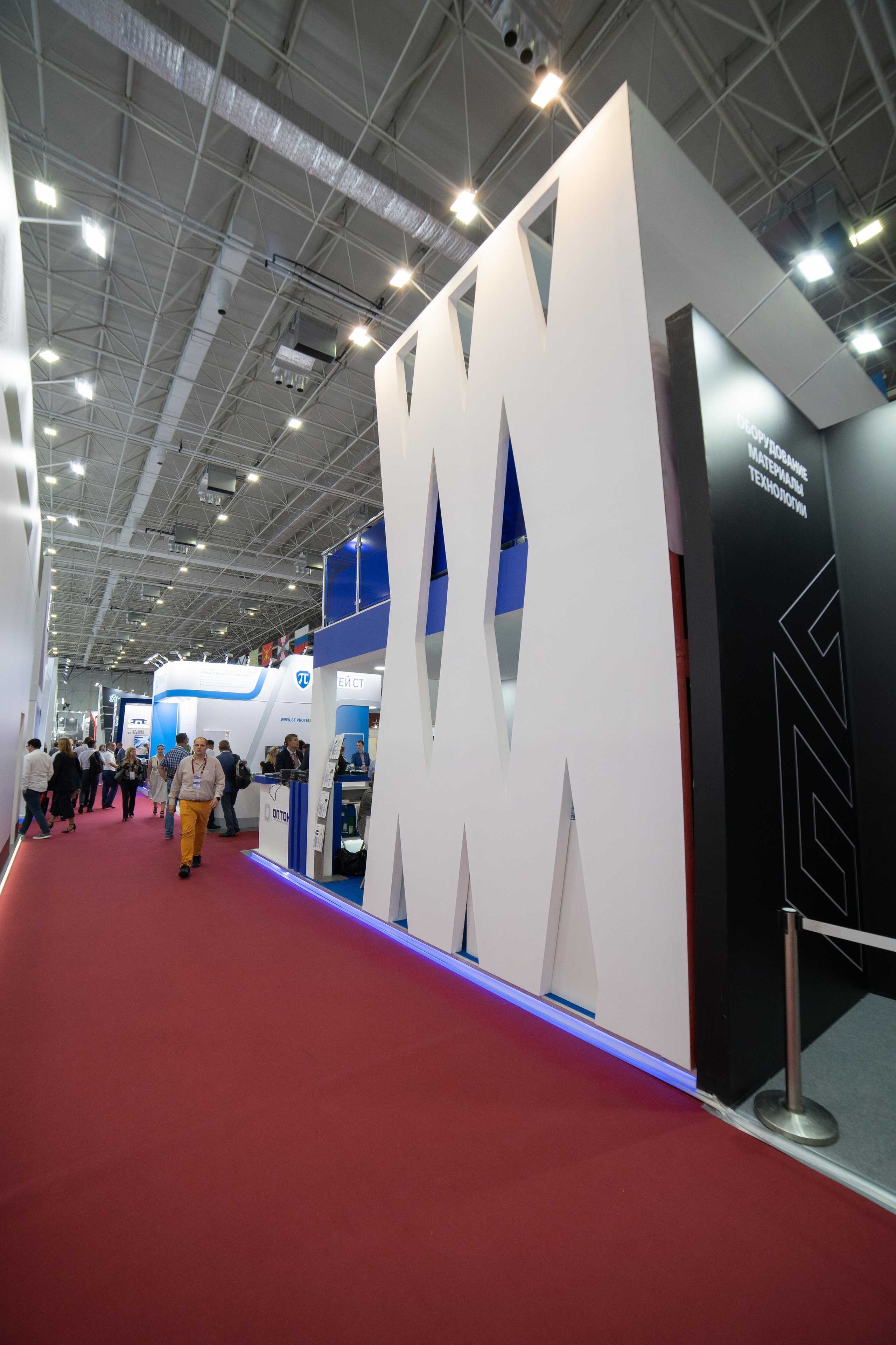 Выставочные стенды. Профессиональный портретный фотограф в Москве Владимир Глаголев