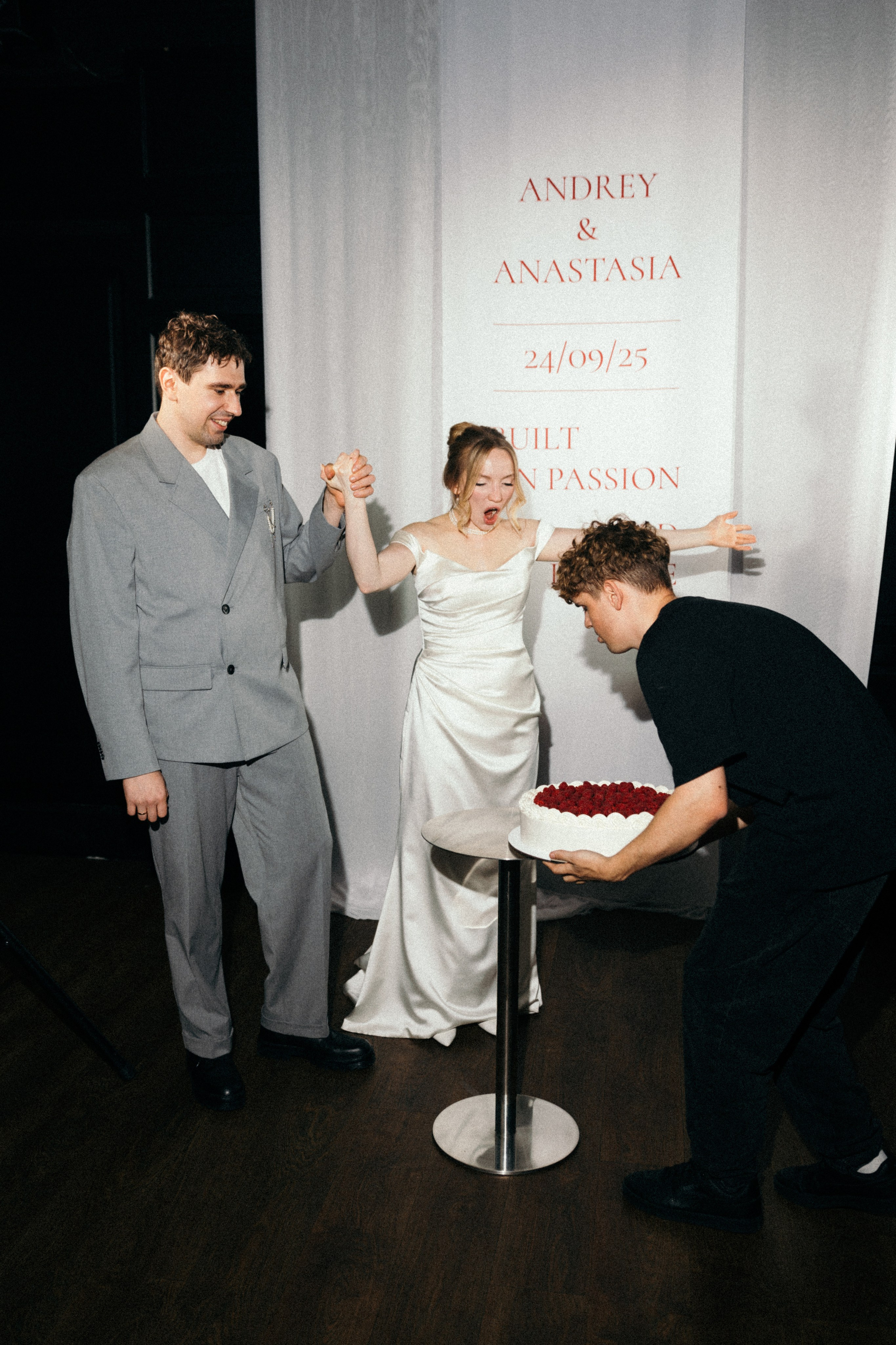 Свадьба в Питере. HELD BY LOVE. Фотограф в Астрахани Радмир Баймухамедов