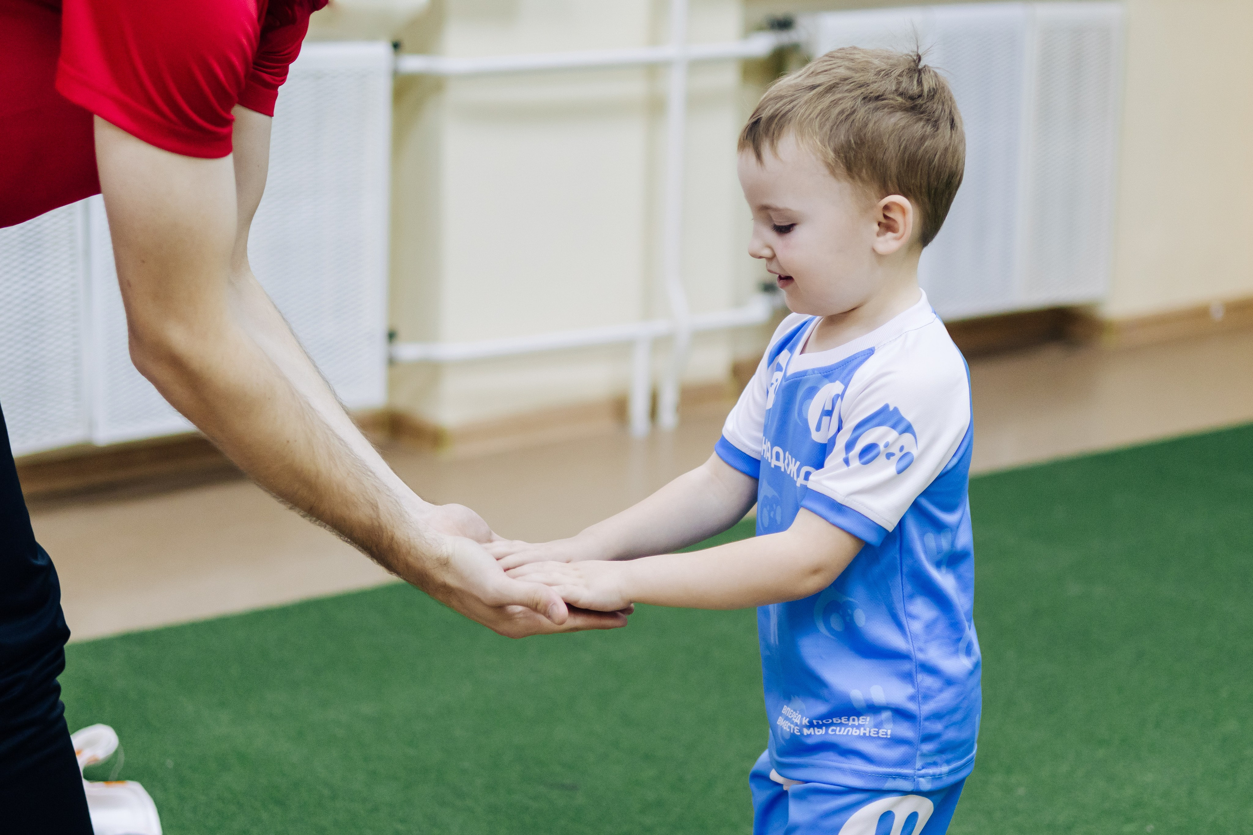 Фотосессия с кубком в детских садах г. Магнитогорска. Денис Прохоров Фотограф в г. Магнитогорск