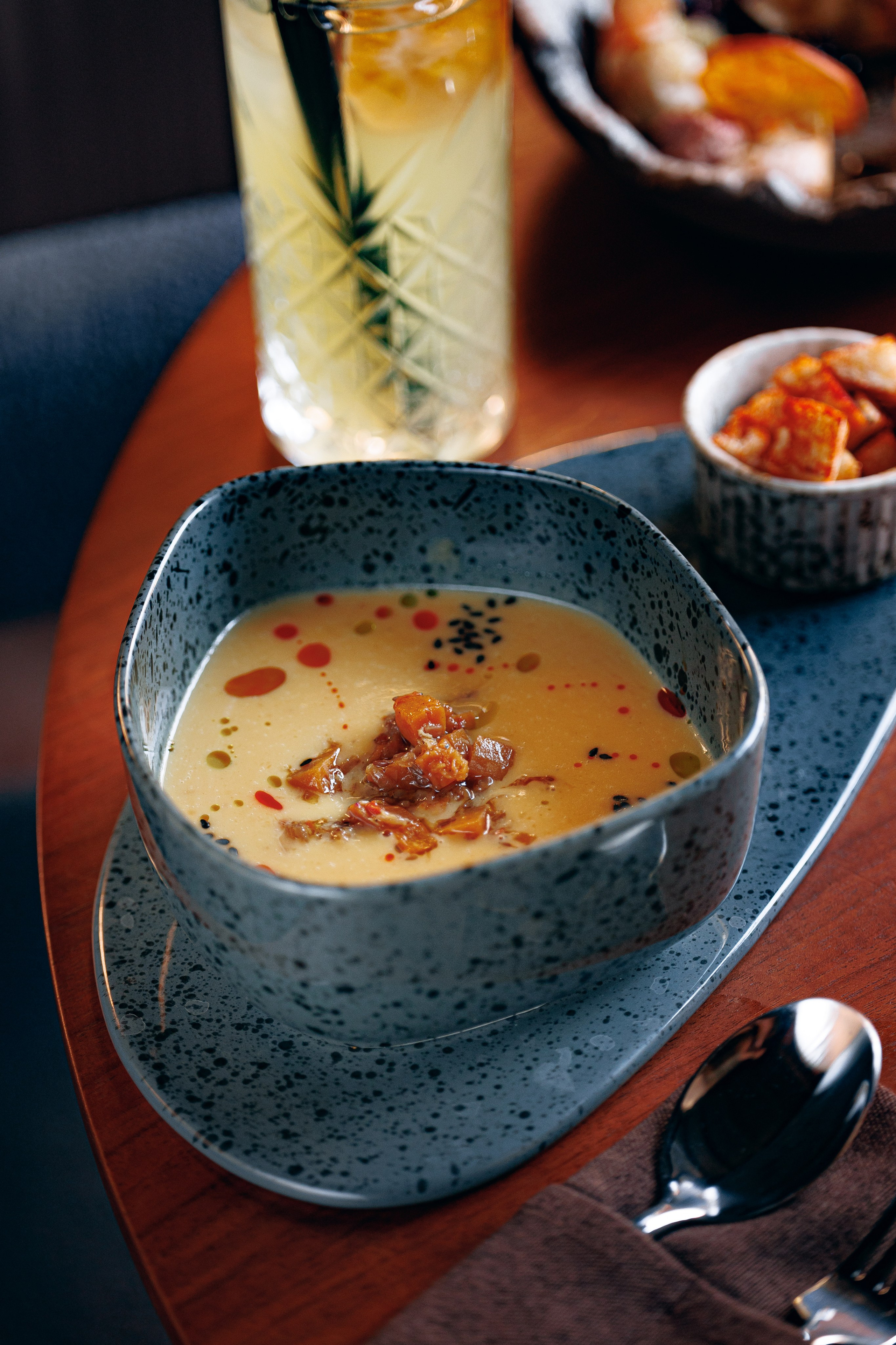 Лоундж бар Stories