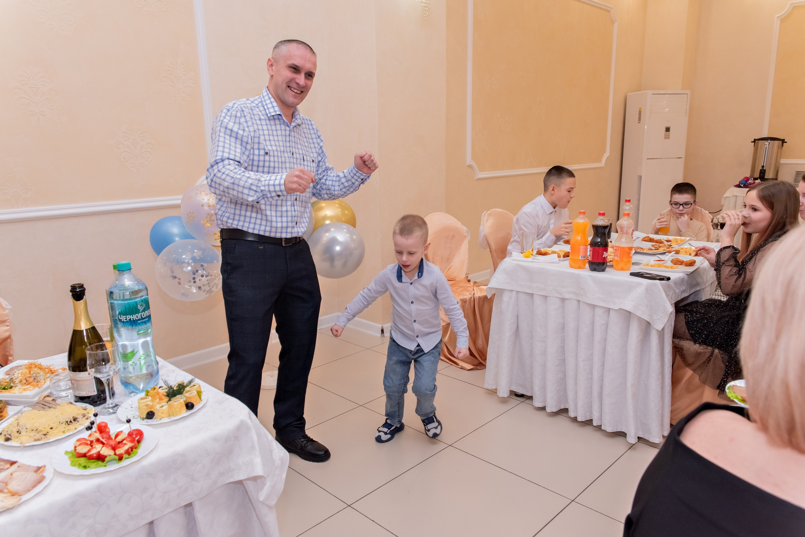 Юбилей Ирины. Ведущая — Наталья Белозерова. Банкетный зал — столовая Радио Завода. Семейный и портретный фотограф Кыштым Челябинск Марина Шигапова