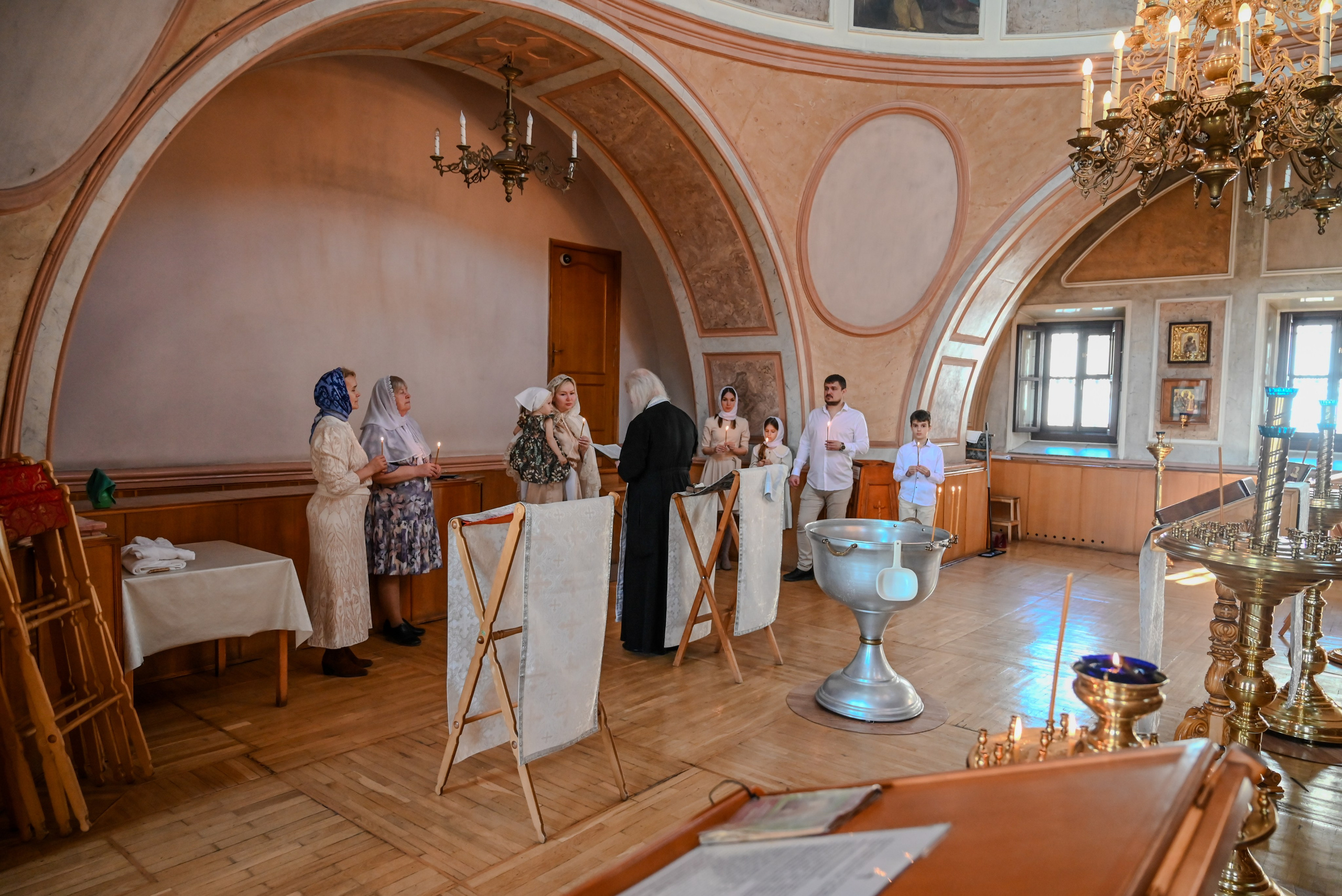 Крещение мама Анна. Семейный и детский фотограф Москва