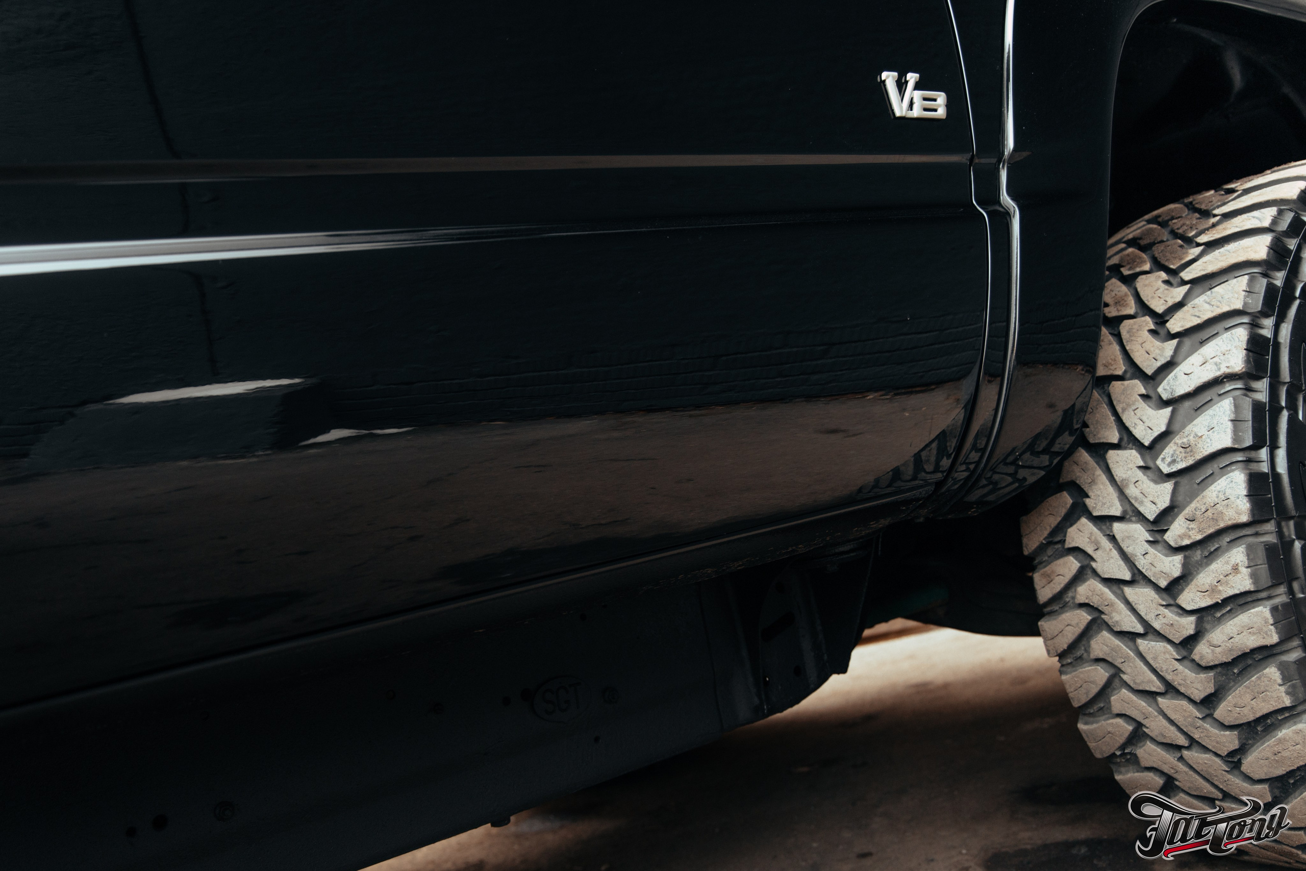 Chevrolet Tahoe I ремонт по кузову и окрас, пошив салона. DeLorein