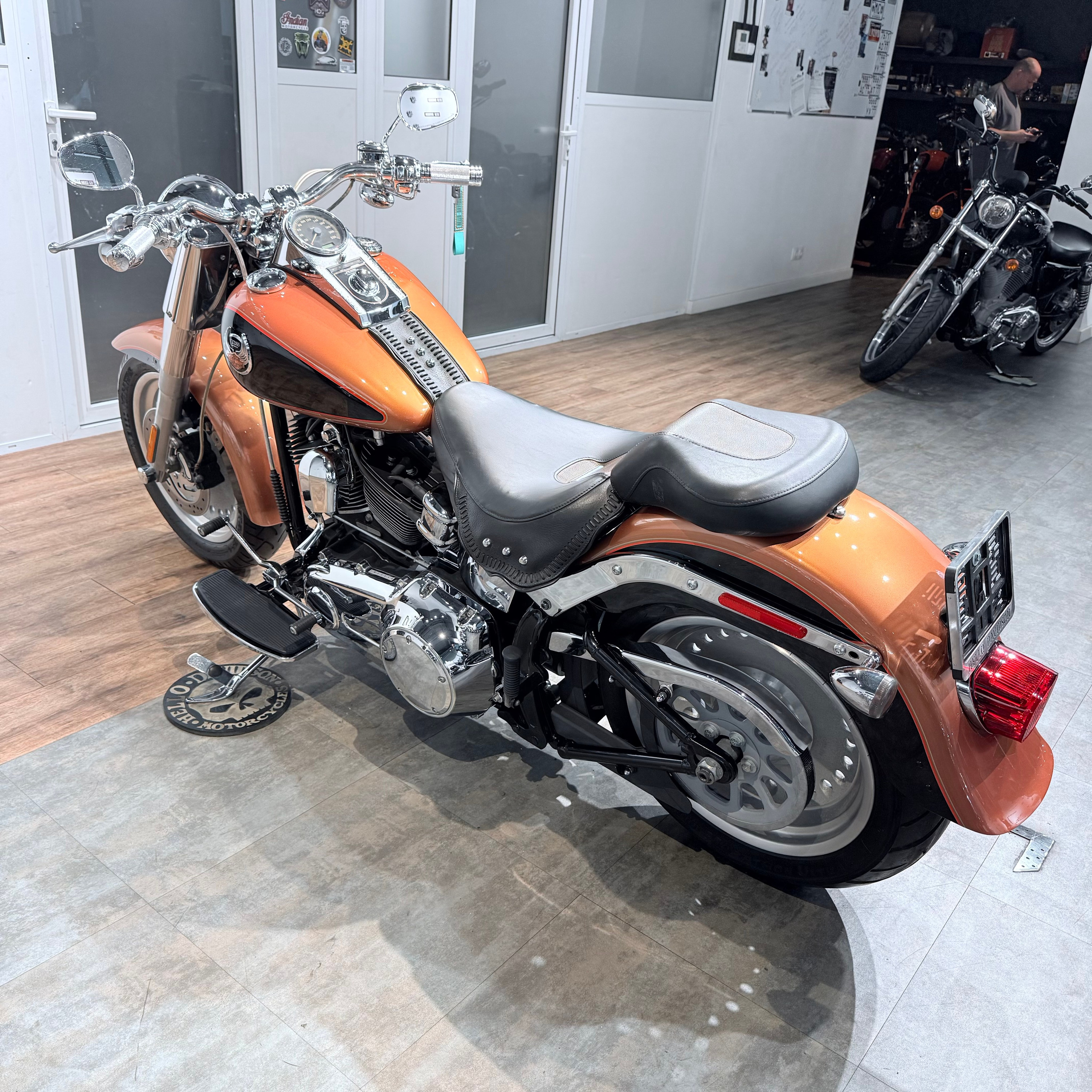 Купить Harley-Davidson 2008 Fat Boy 105 Yеаrs Аnnivеrsary (Softail/Dyna) — подробнее на сайте. Hello Davidson, Москва. Только хорошие мотоц
