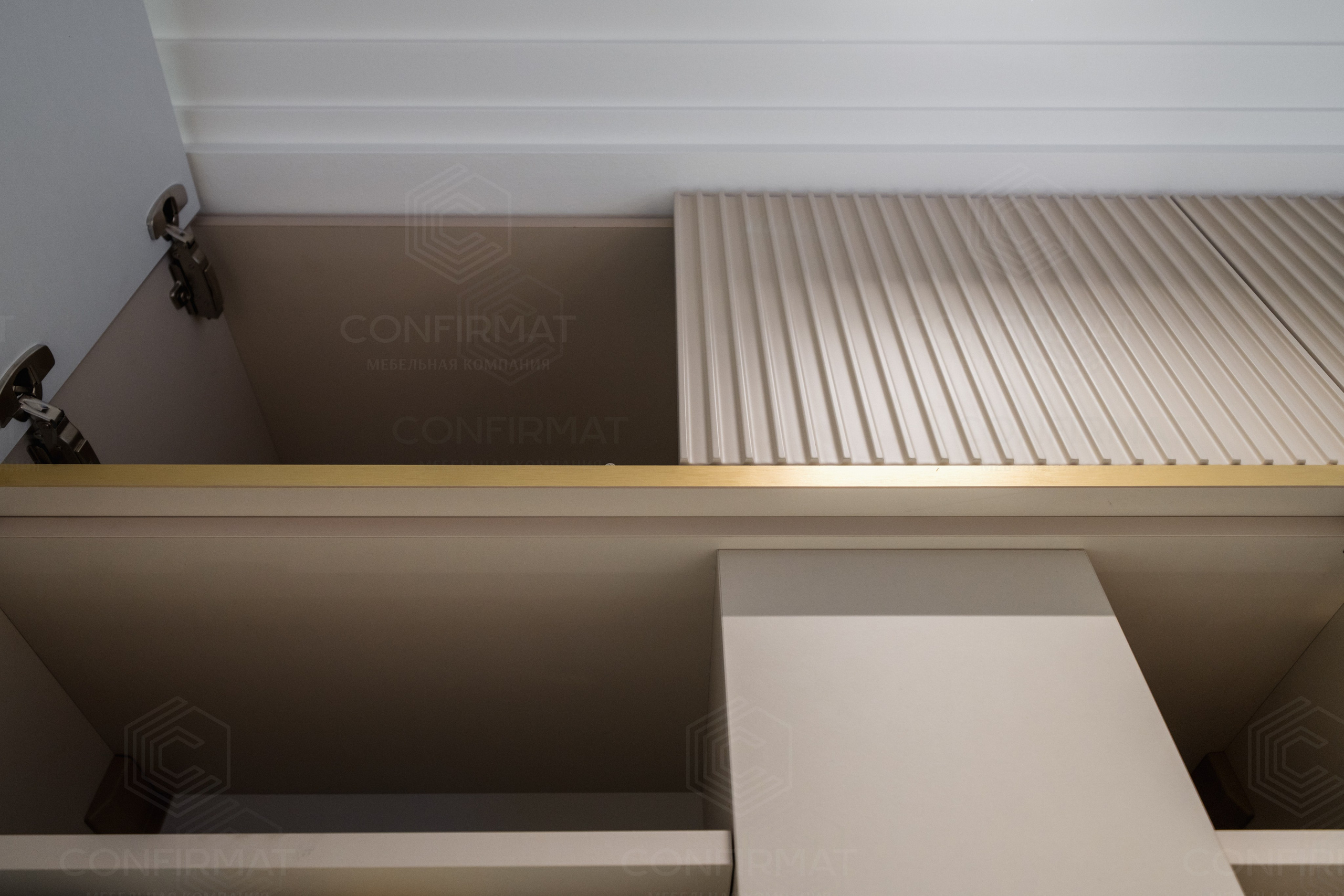 Кухне в цвете «крем Сабайон». Мебель на заказ