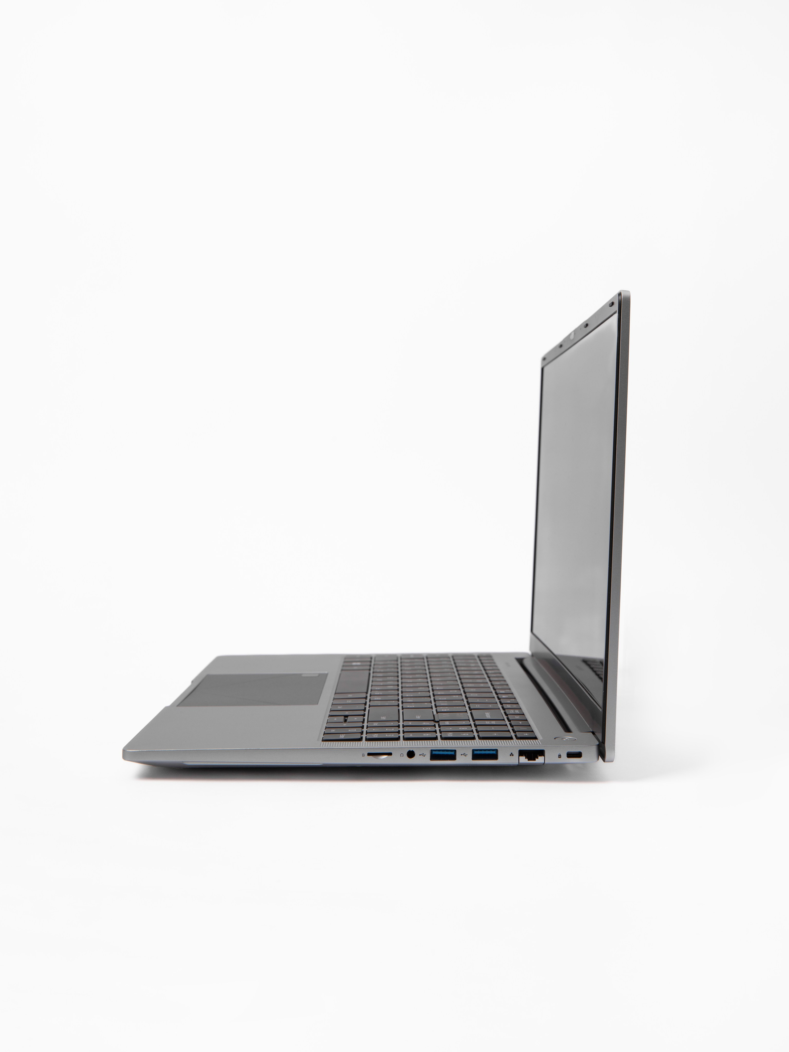 Ноутбук. Фотостудия предметной и модельной съёмки для маркетплейсов