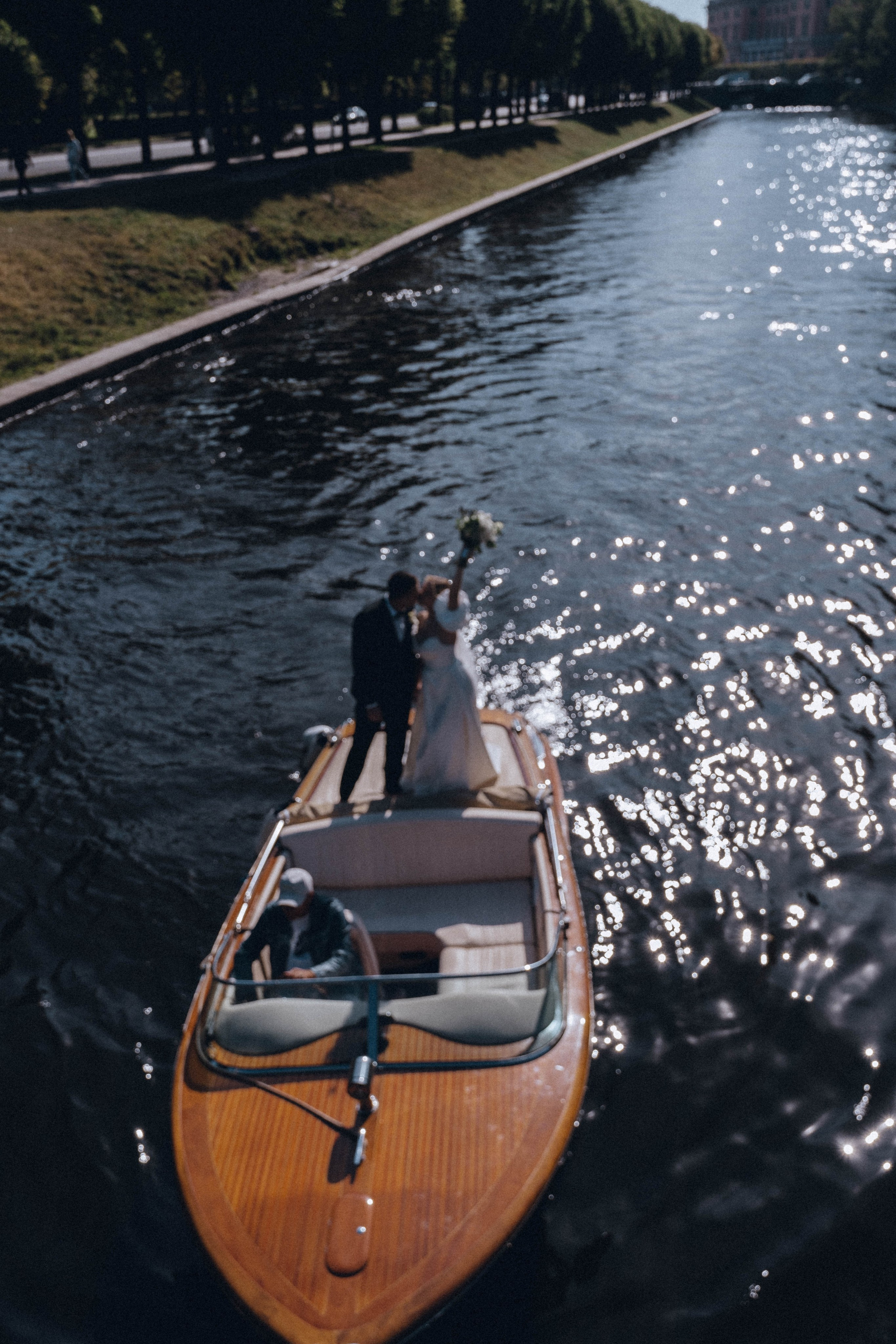 СВАДЕНБНАЯ СЬЕМКА НА КАТЕРЕ ПО КАНАЛАМ САНКТ-ПЕТЕРБУРГА И В АКВАТОРИИ НЕВЫ. Профессиональный фотограф, Санкт-Петербург — Виктория Богомолова