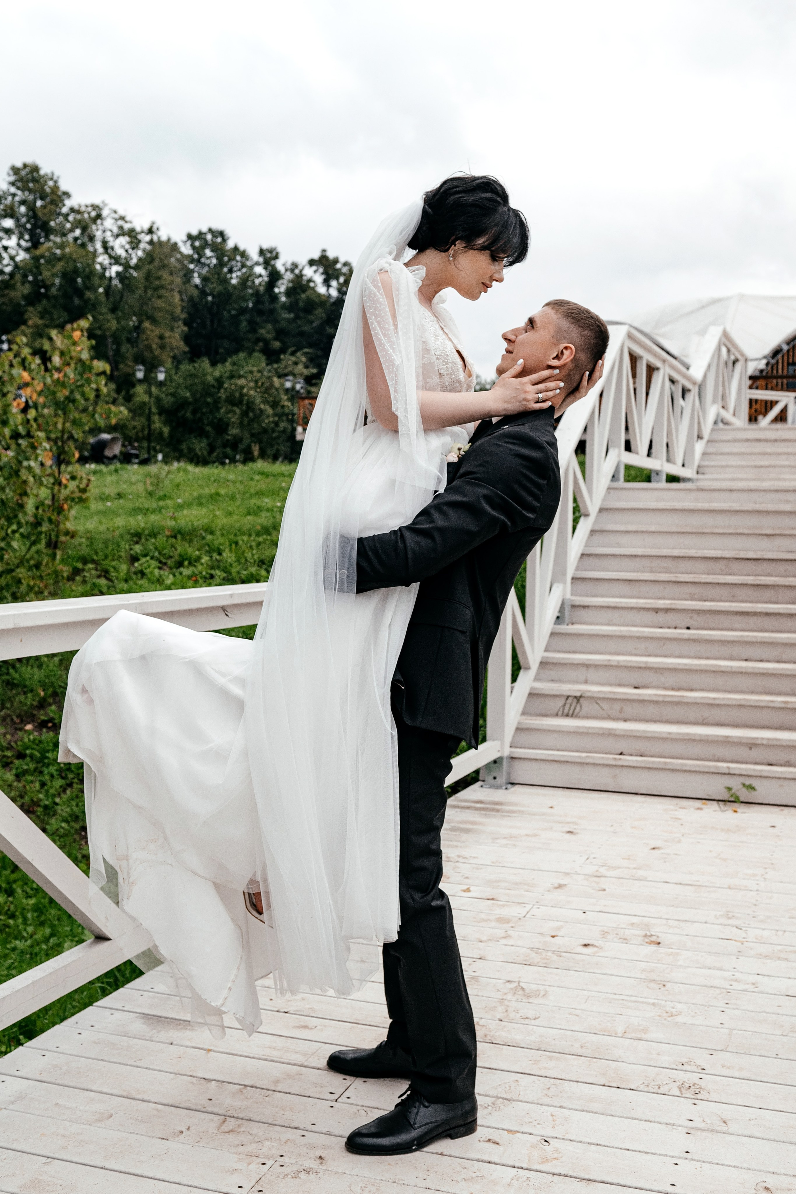 Свадьба с венчанием в Щелково. Прогулка в Гребнево, ресторан Кинза, отель Премиум. Свадебный и семейный фотограф Виктория Носачёва. Щелково, Москва и МО