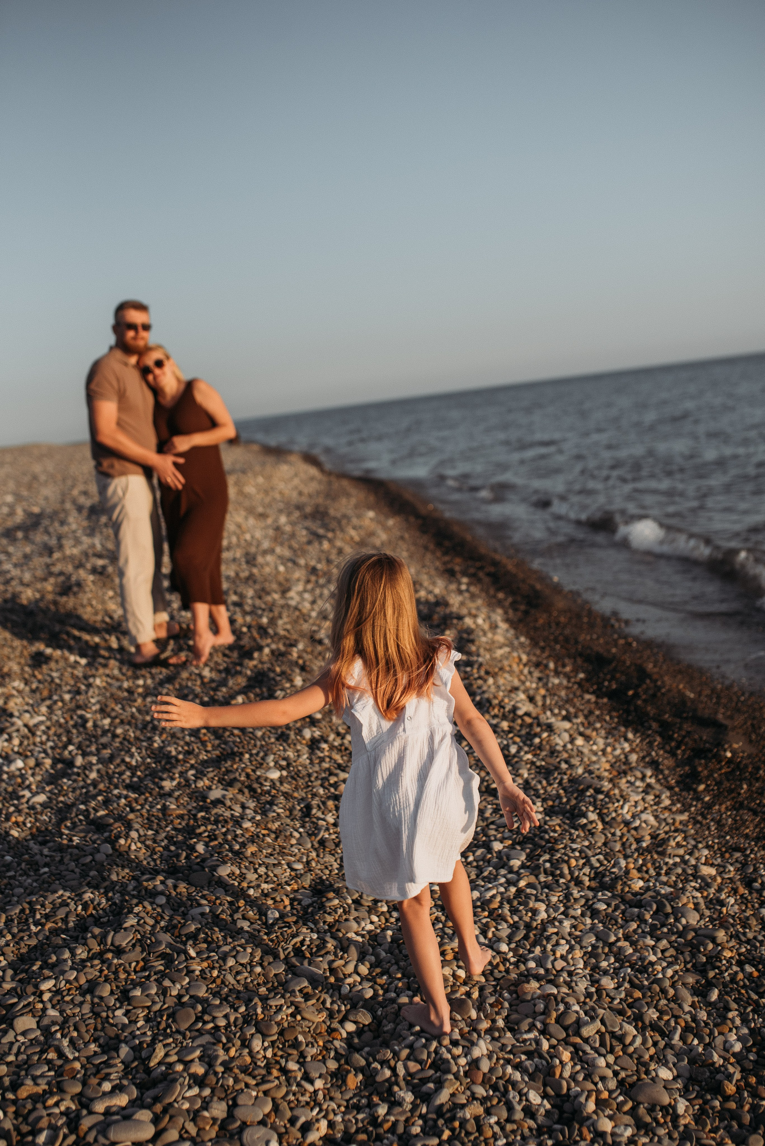 Семейная фотосессия в Головинке на берегу моря на закате. Фотограф в Сочи — Маргарита Поганова