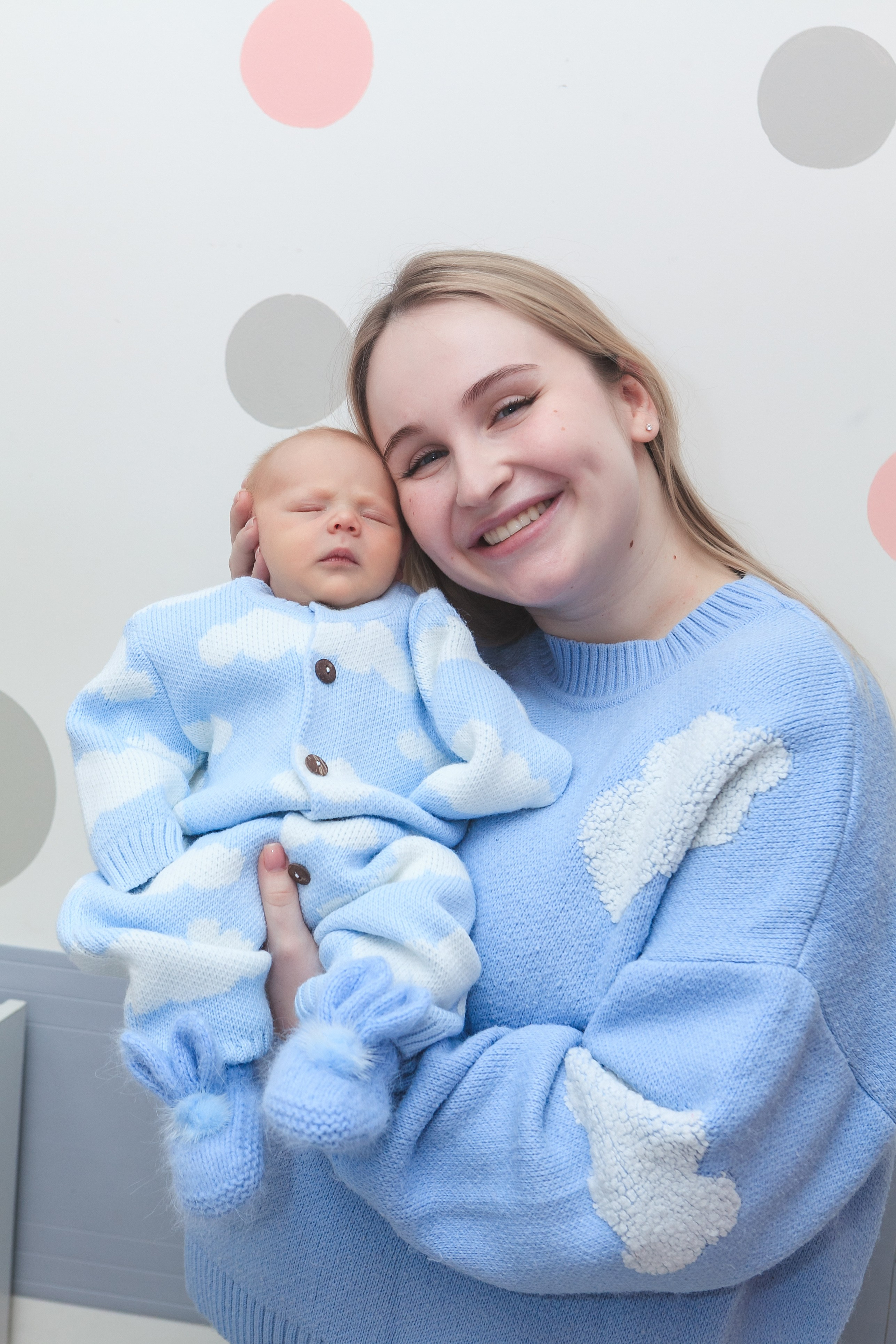 Съемка выписки из роддома 7 ГКБ Юдино Москва. Фотосъемка выписки из роддома в Москве, заказать фотографа на выписку ньюборн съемка в роддоме newborn фотограф в Юдино