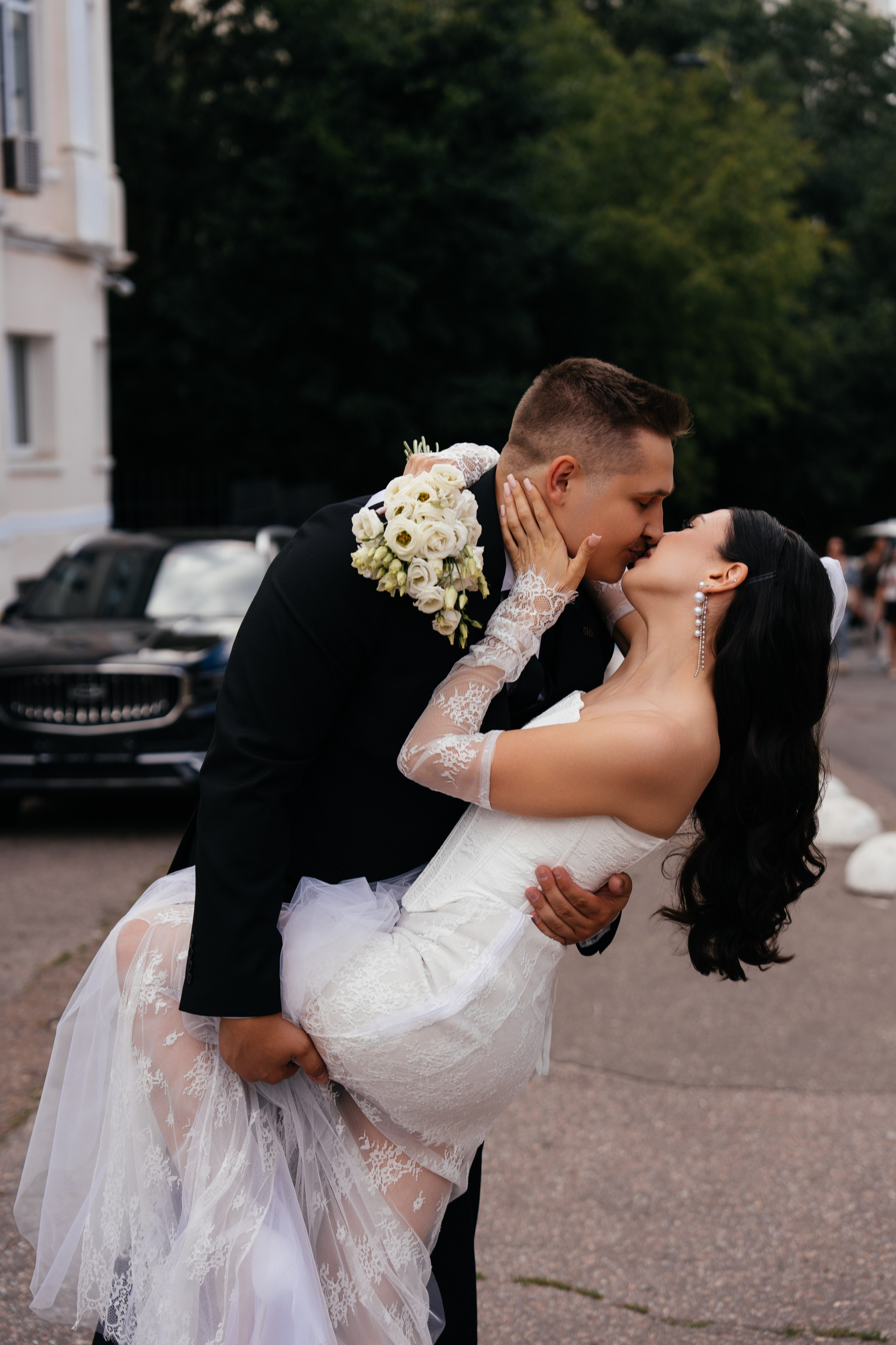 Свадебная фотосессия в Москве у высотки на Котельнической набережной. Свадебный фотограф в Москве Анна Полушина